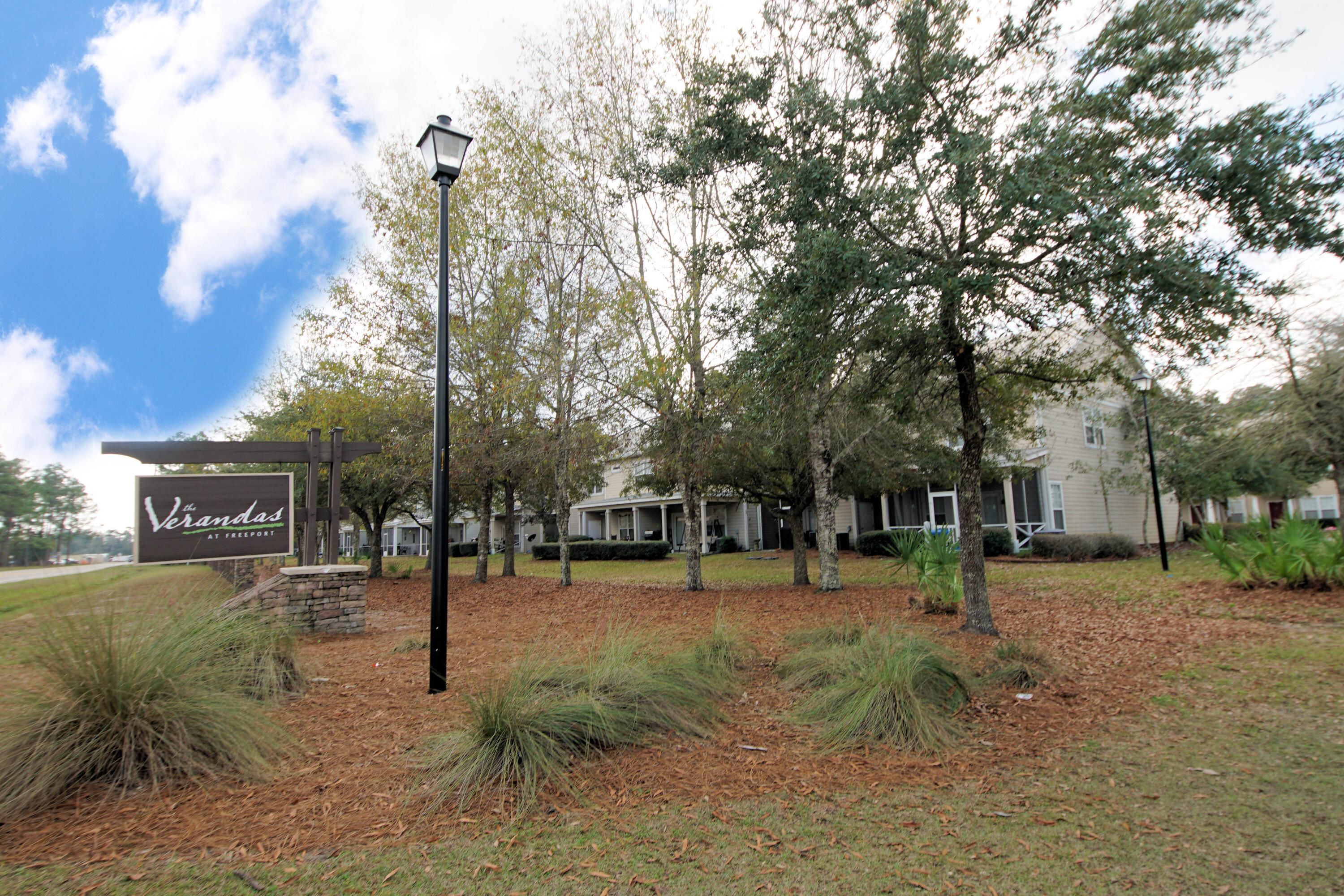 VERANDAS OF FREEPORT, THE - Residential Lease