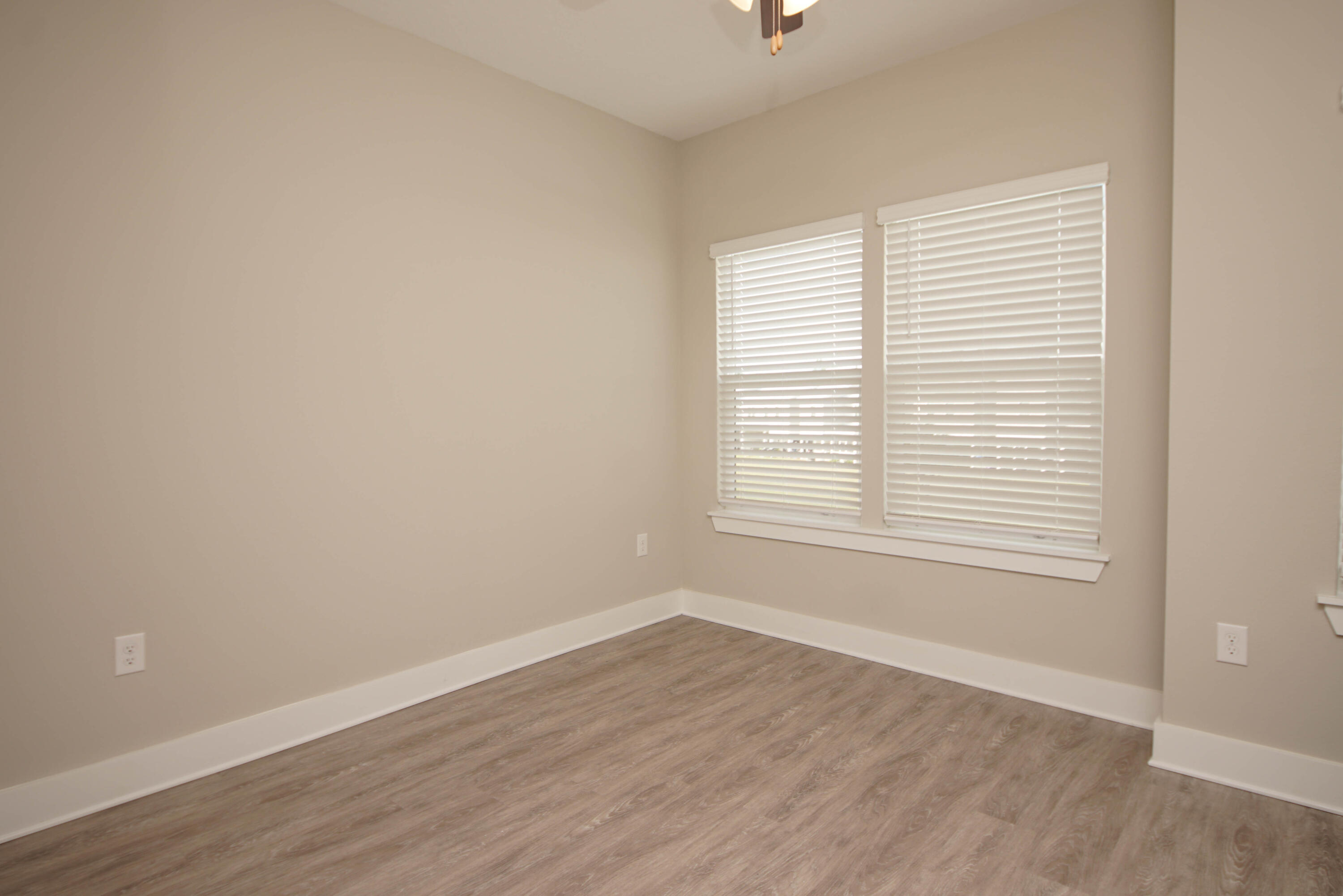 VERANDAS OF FREEPORT, THE - Residential Lease