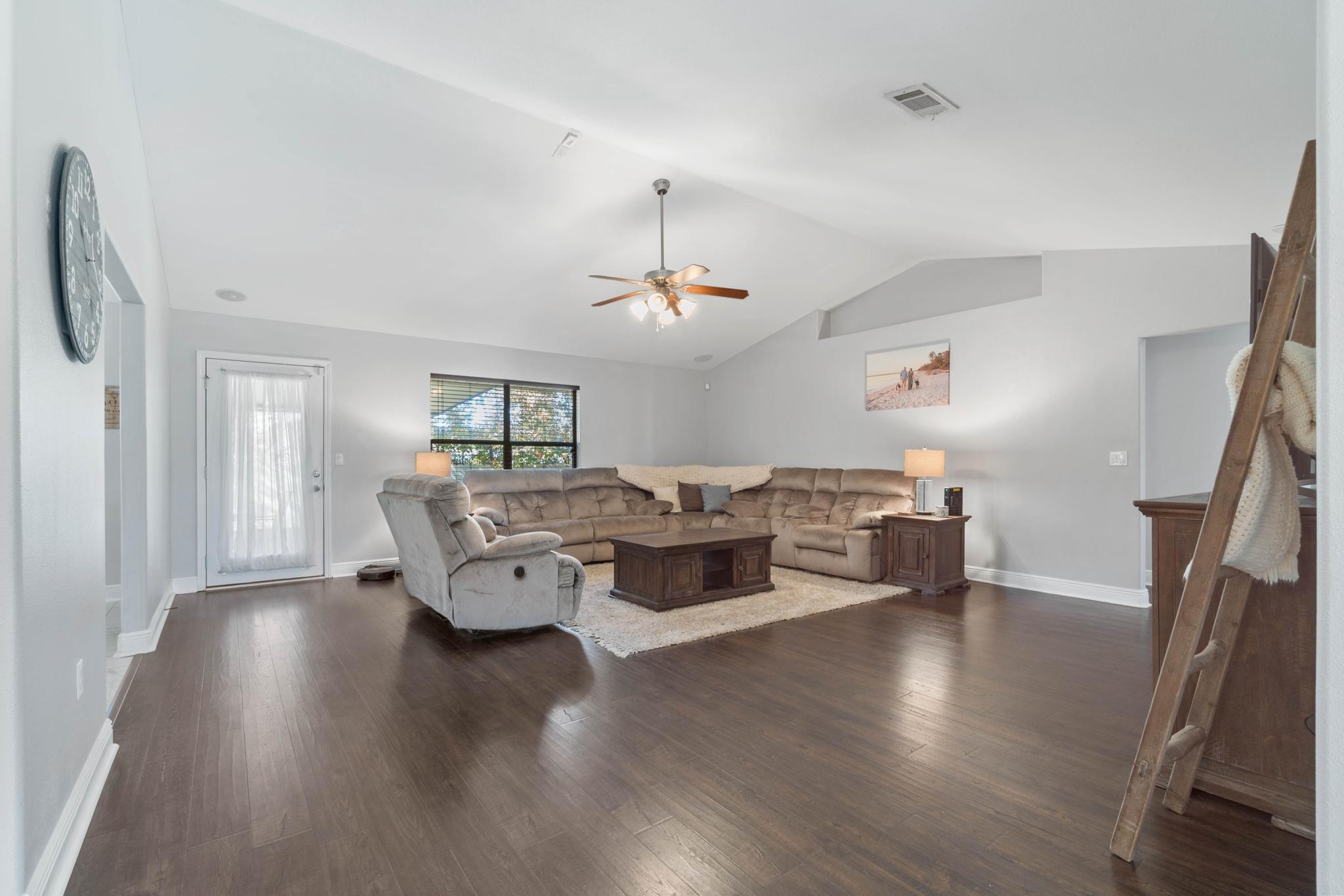 BAY PINES - Residential