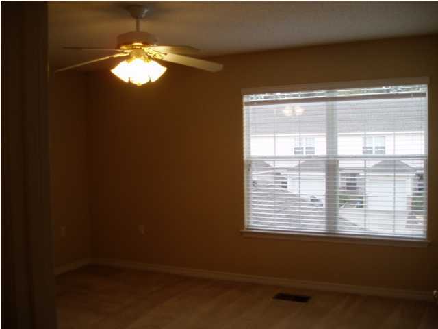 OAK PARK TOWNHOMES - Residential Lease