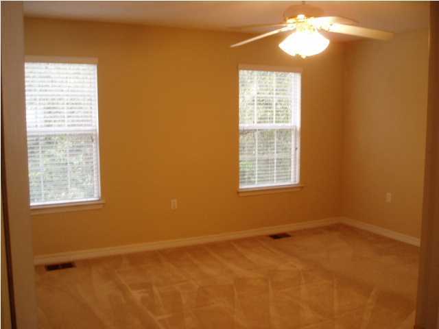 OAK PARK TOWNHOMES - Residential Lease