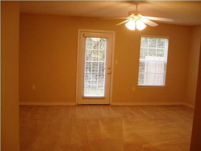 OAK PARK TOWNHOMES - Residential Lease