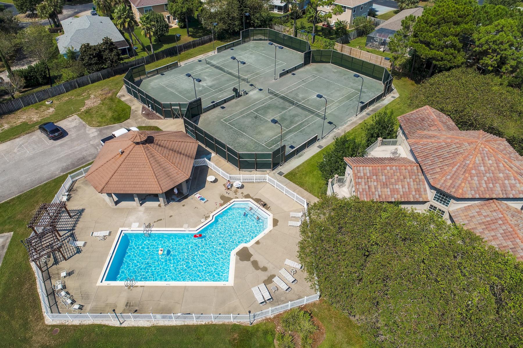EMERALD BAY - Residential