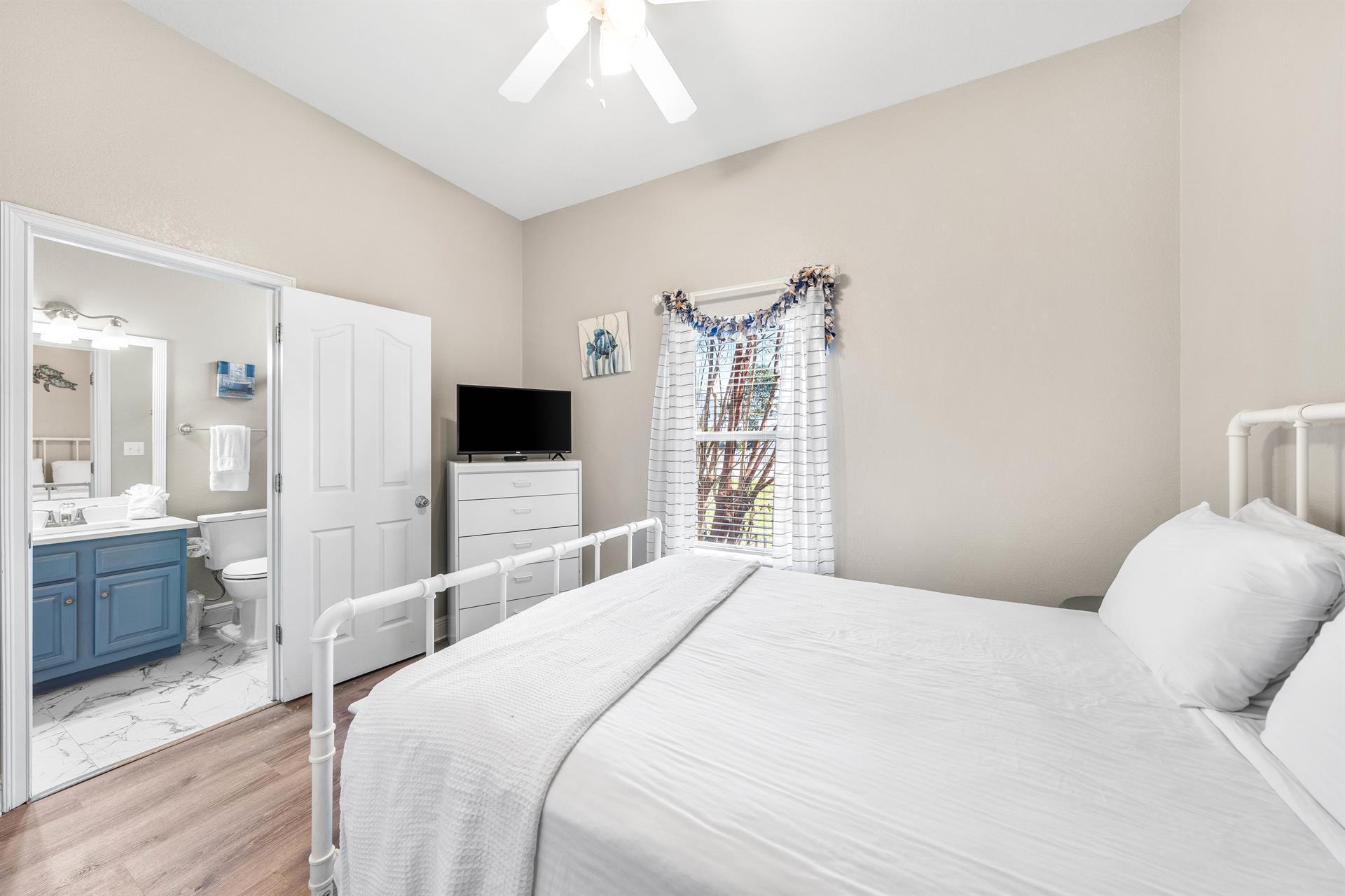 CRYSTAL SHORES - Residential
