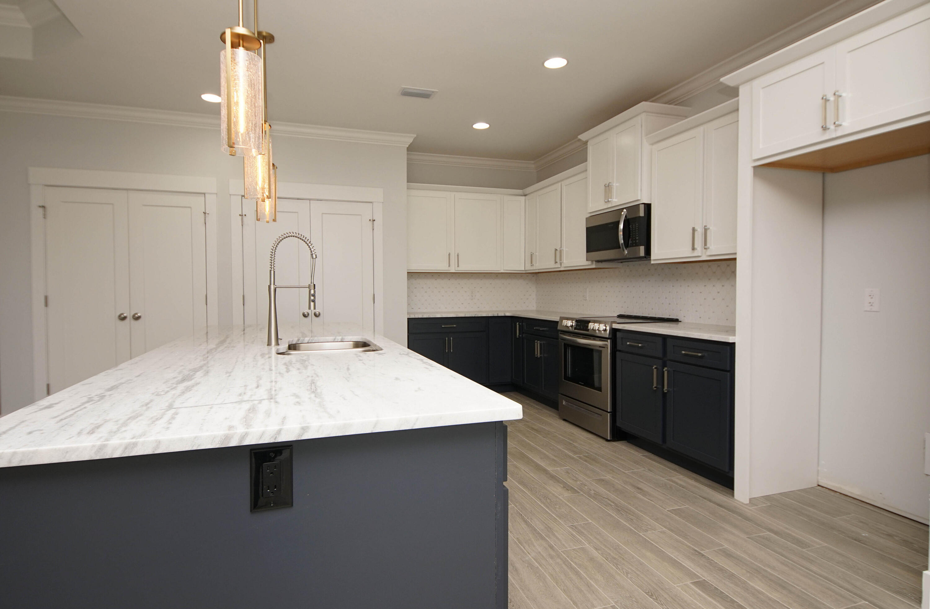 BISCAYNE POINTE - Residential