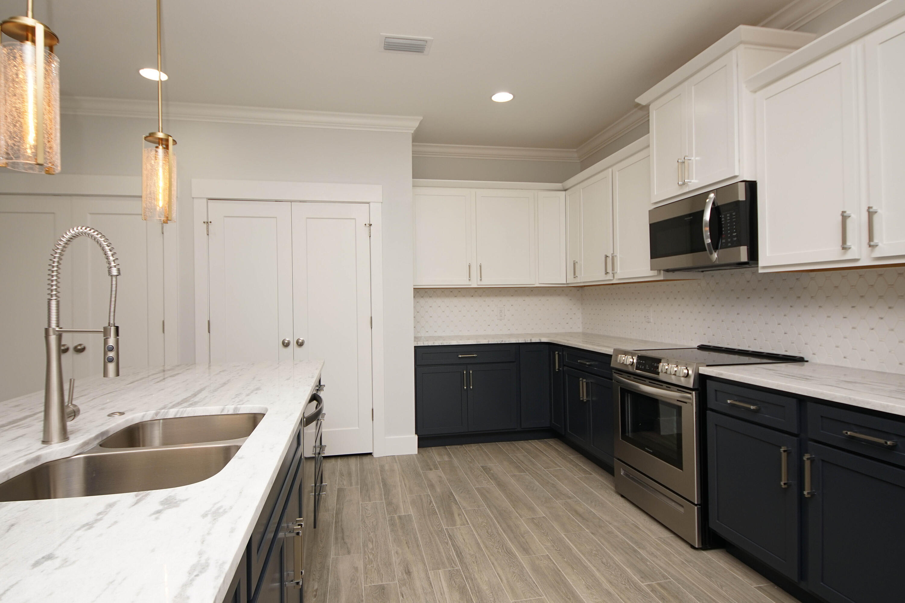 BISCAYNE POINTE - Residential