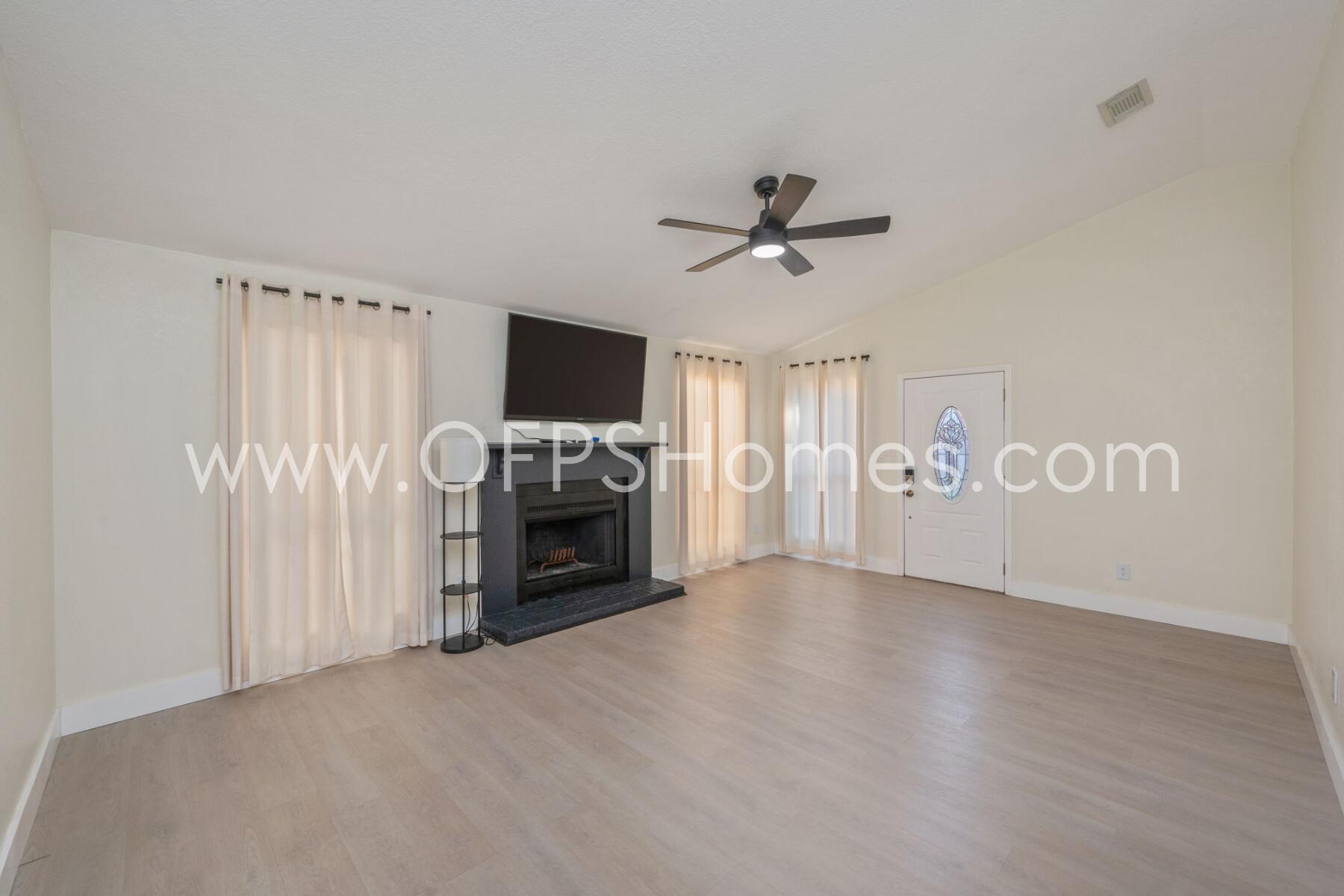 NDIAN OAKS S/D LOT 10 BLK B - Residential Lease