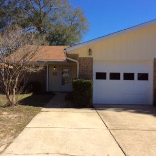 Recently renovated townhome close to Eglin Air Force Base.
Kitchen renovation has just been completed with new 3cm granite tops over upscale cream cabinets. This space enjoys a light and airy feeling with a ceiling skylight and an open view to the living and dining area. Kitchen renovation also included an undermount stainless steel sink with high-rise faucet; full height cabinets with crown detail; stainless appliances and a self-cleaning range with glass cook top.
The rest of the home enjoys recent paint and new wood-look laminate flooring with newer granite-topped vanities in each bath. The spacious back porch is screened and overlooks privacy-fenced back yard.