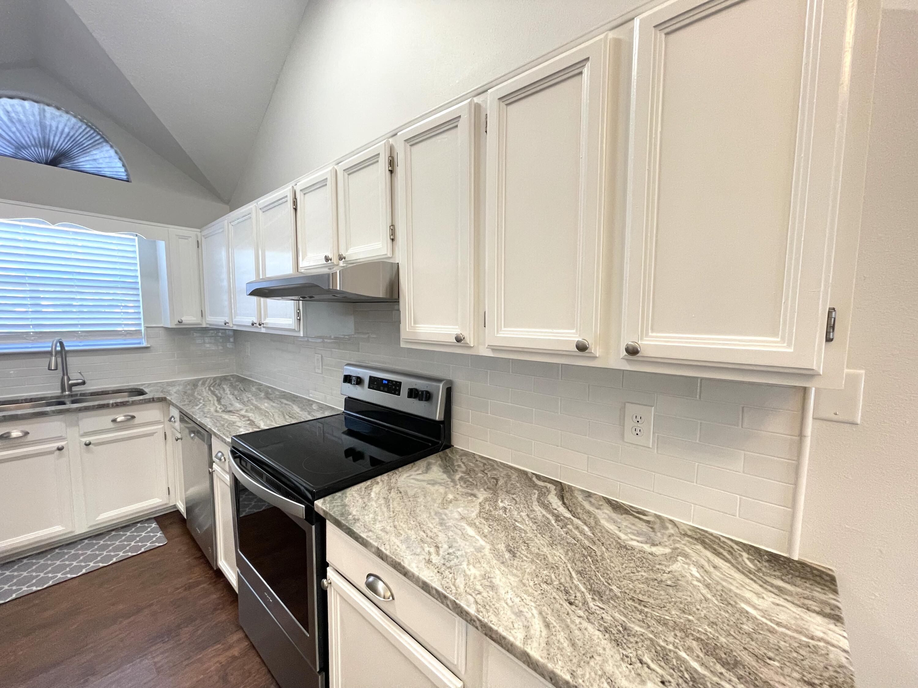 OAKLAND MANOR I LOT 1 & PORTION OF VACATED - Residential Lease