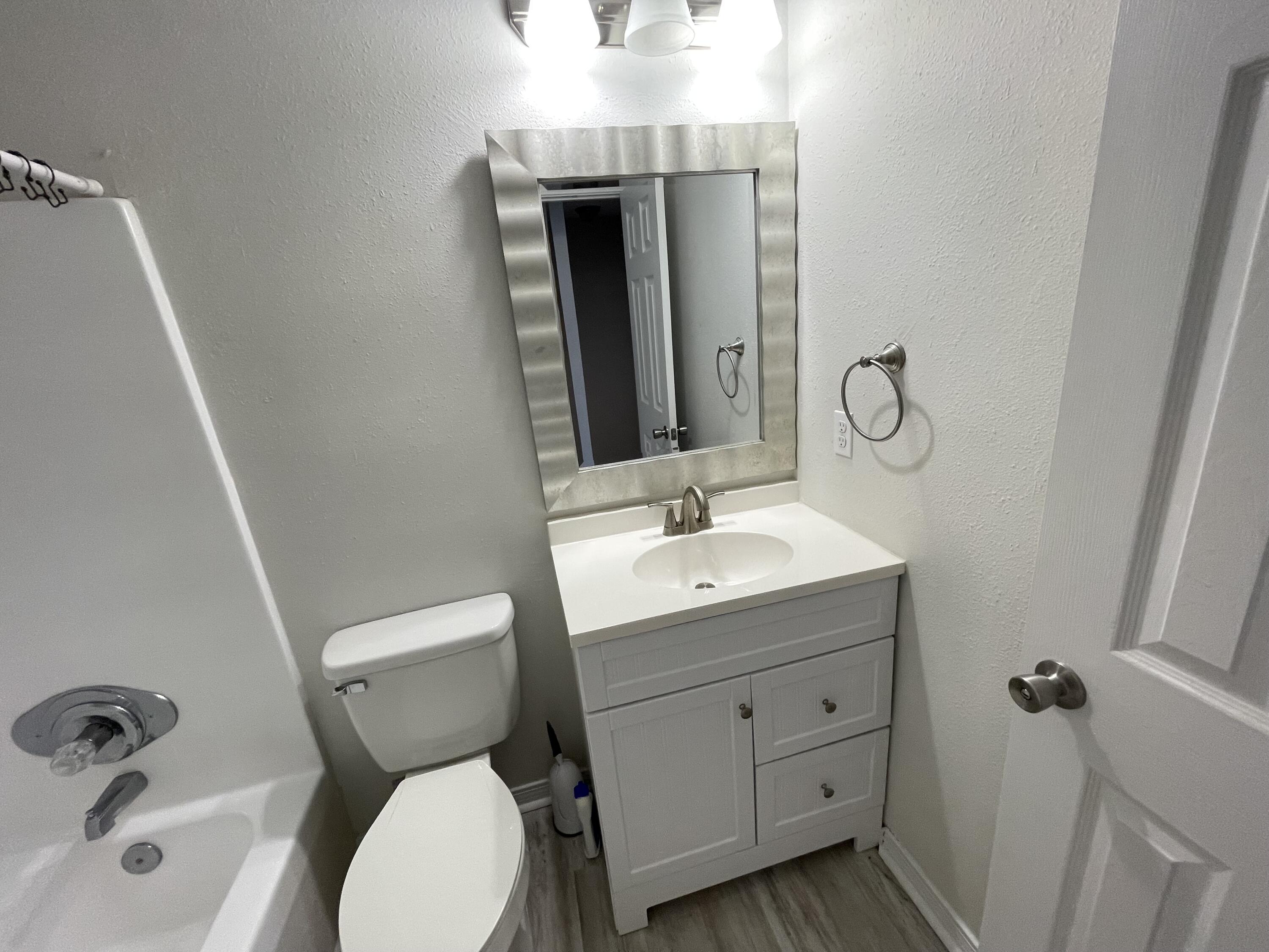 OAKLAND MANOR I LOT 1 & PORTION OF VACATED - Residential Lease