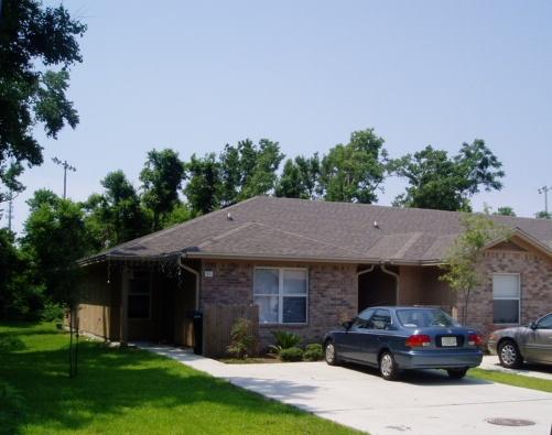 BAYWOOD T/H - Residential Lease