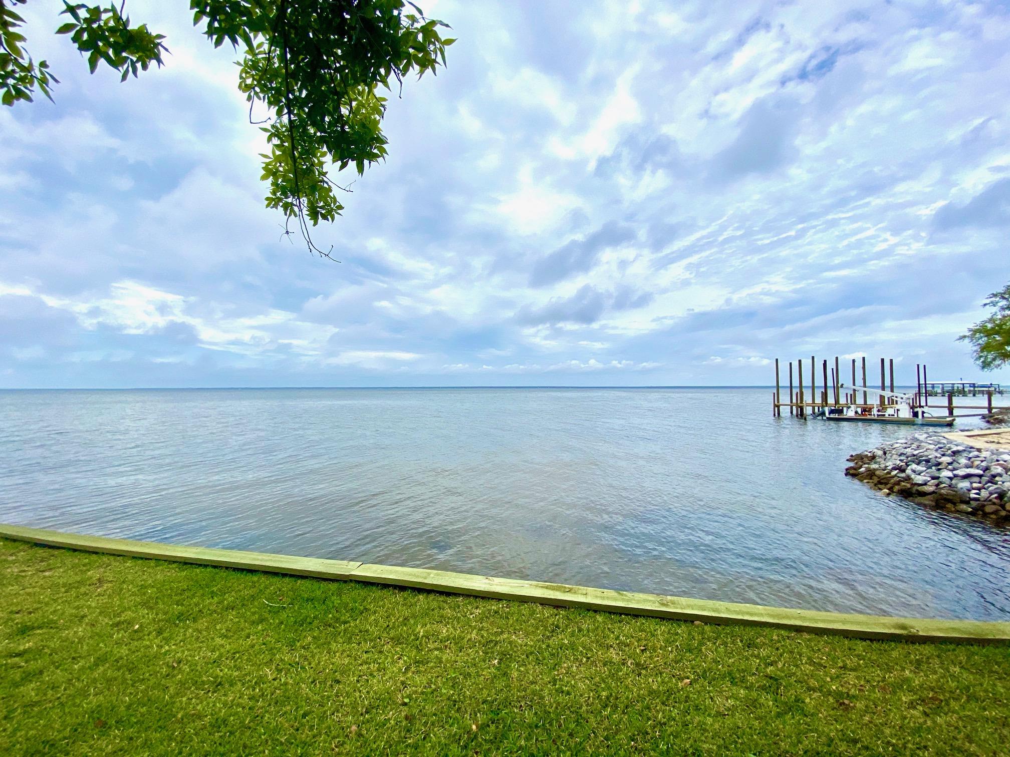 Large 1.20 Acre Waterfront homesite on which to build your custom dream home.
This lot can be purchase with the house listed MLS#846581.