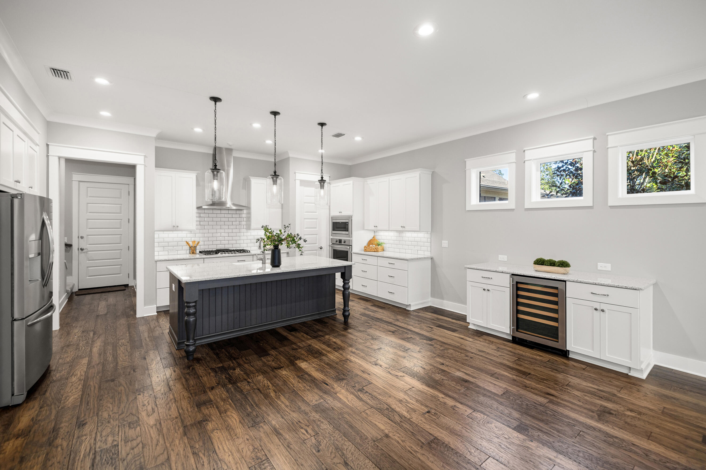 WATER'S EDGE - Residential