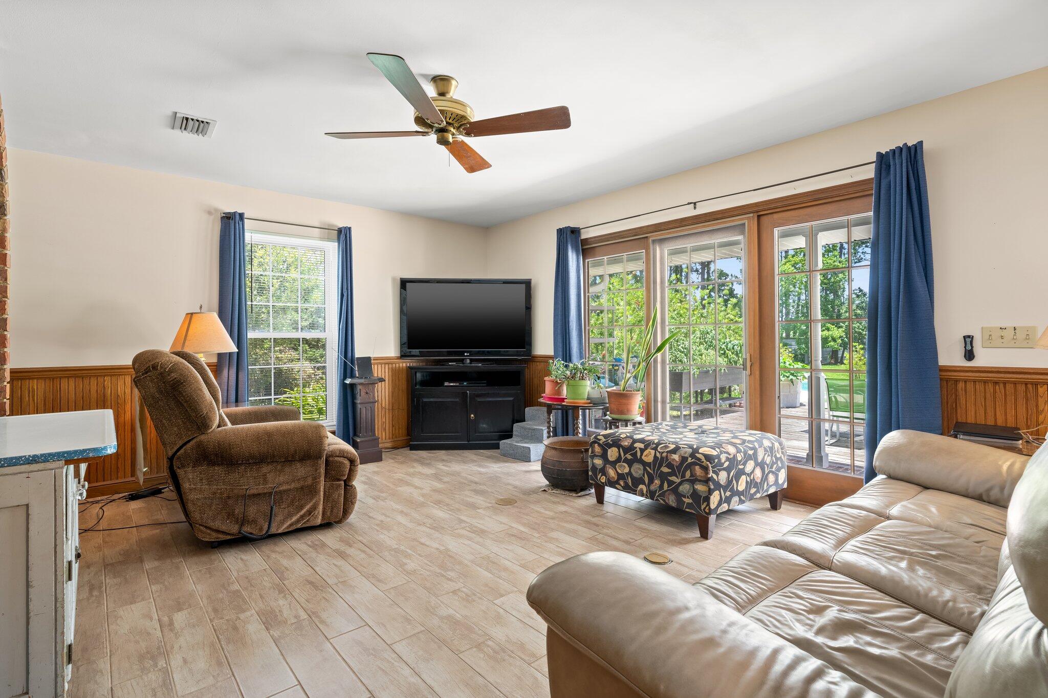 THOMAS DRIVE PARK UNIT 3 - Residential