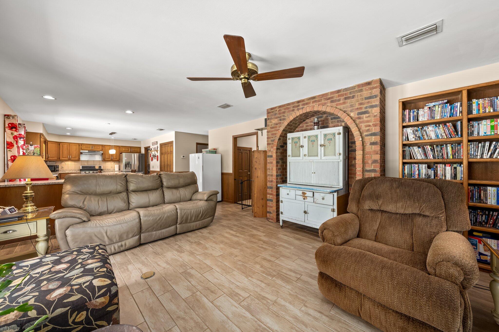 THOMAS DRIVE PARK UNIT 3 - Residential