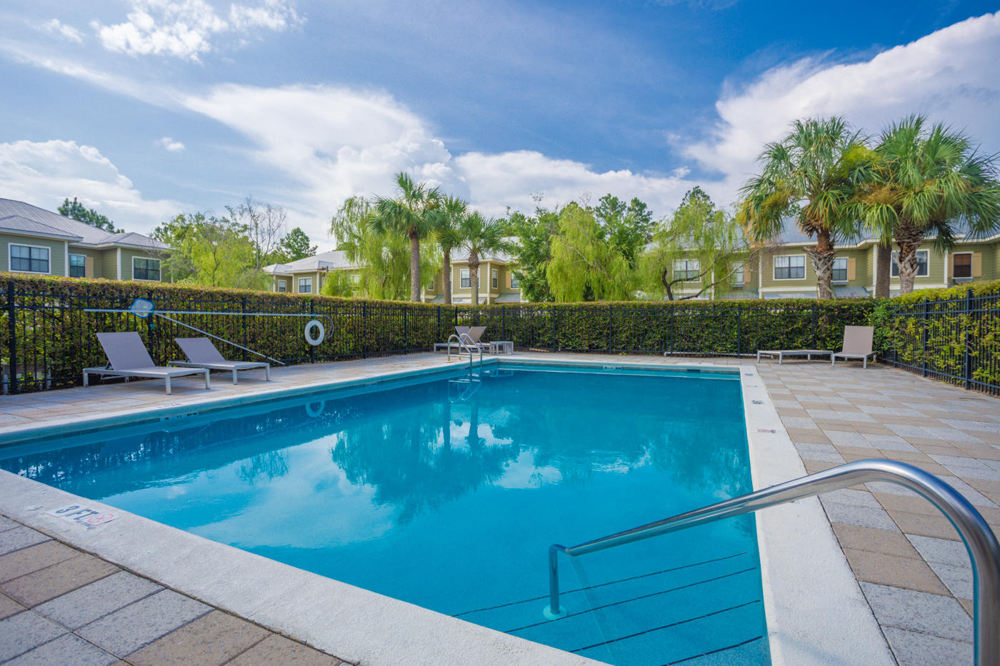 SOUTH HAVEN TOWNHOMES - Residential Lease