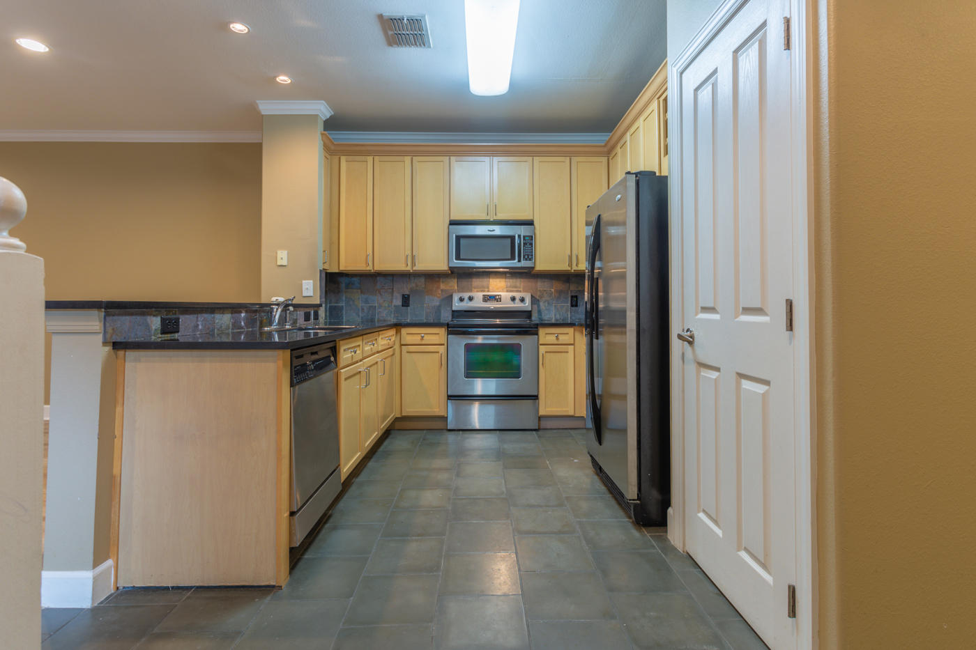 SOUTH HAVEN TOWNHOMES - Residential Lease