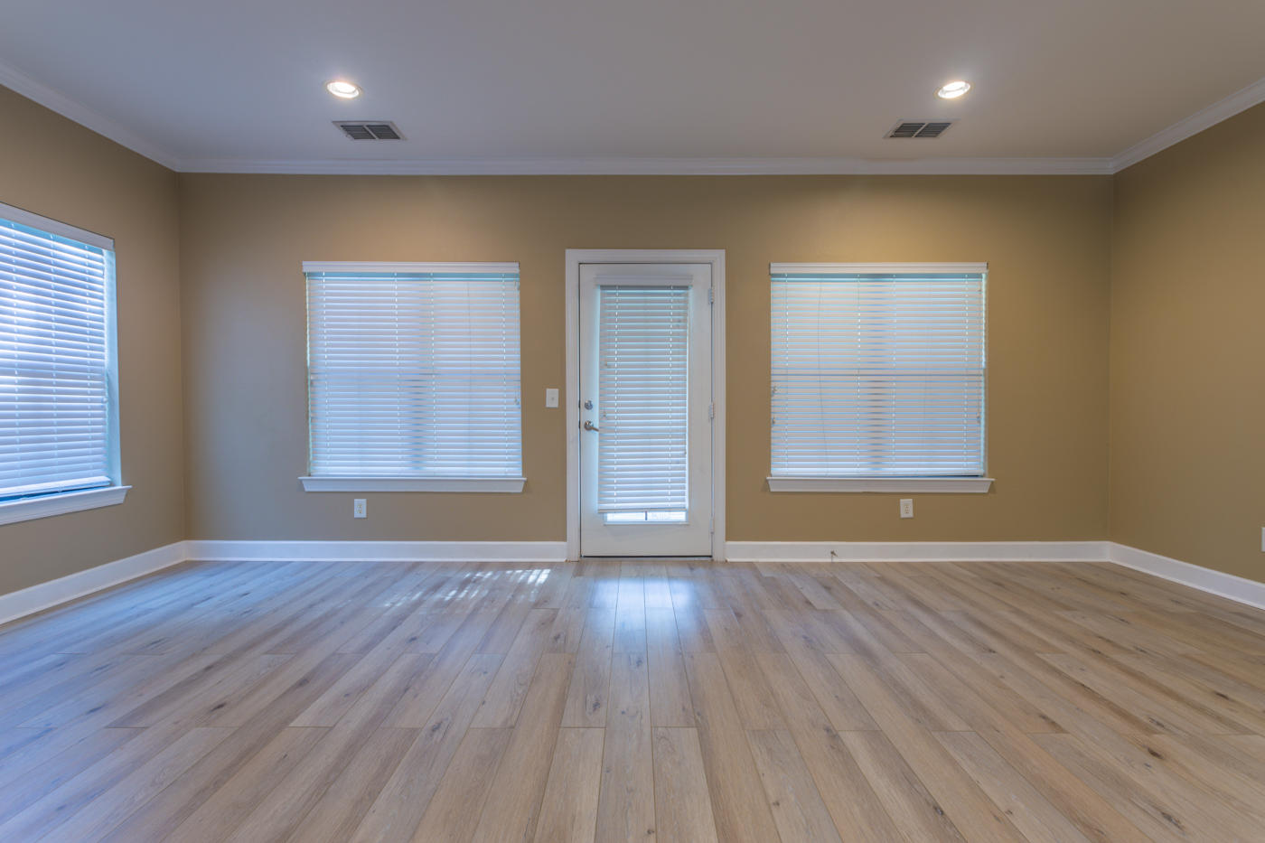 SOUTH HAVEN TOWNHOMES - Residential Lease