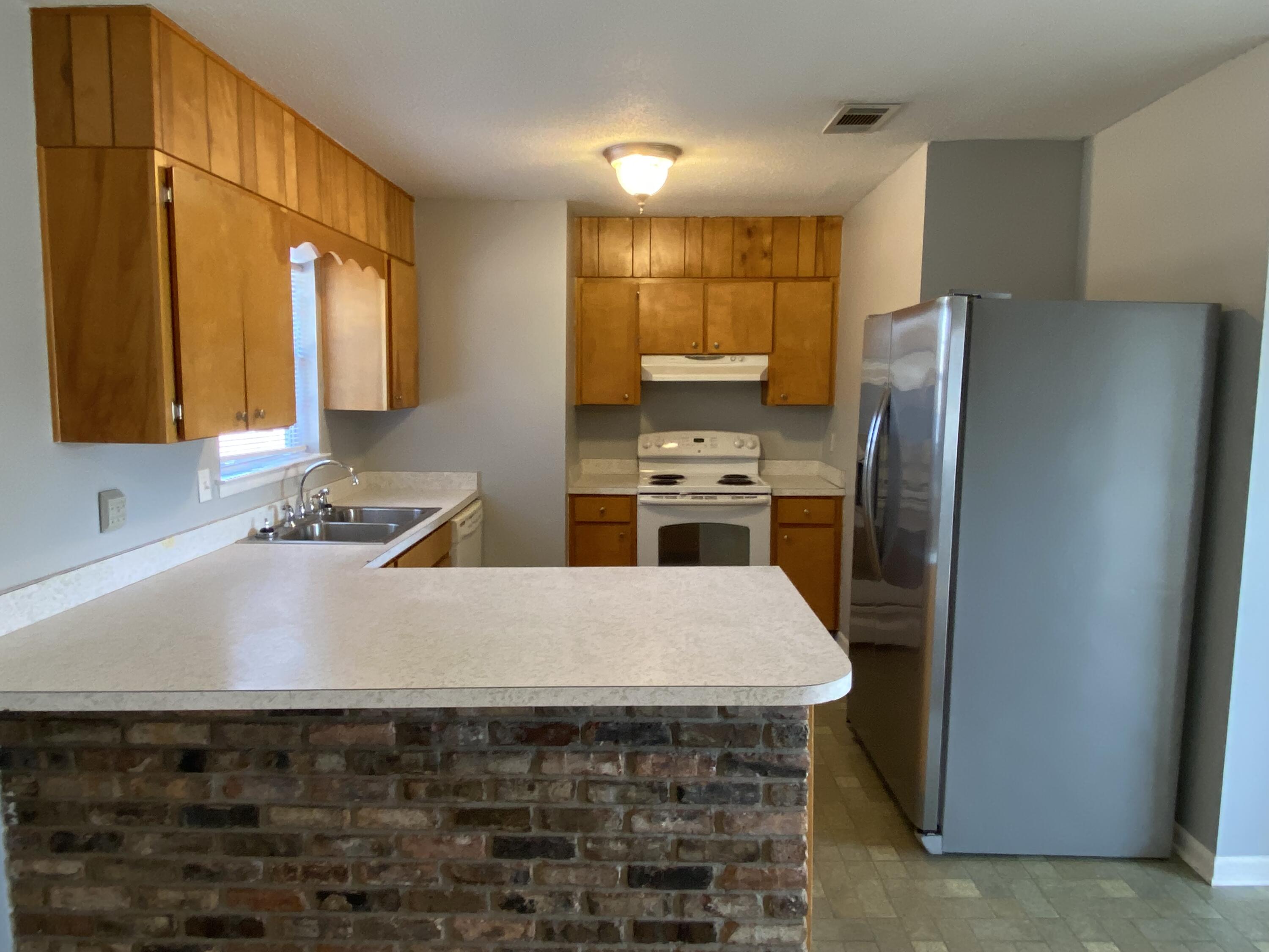MARY ESTHER HEIGHTS - Residential Lease