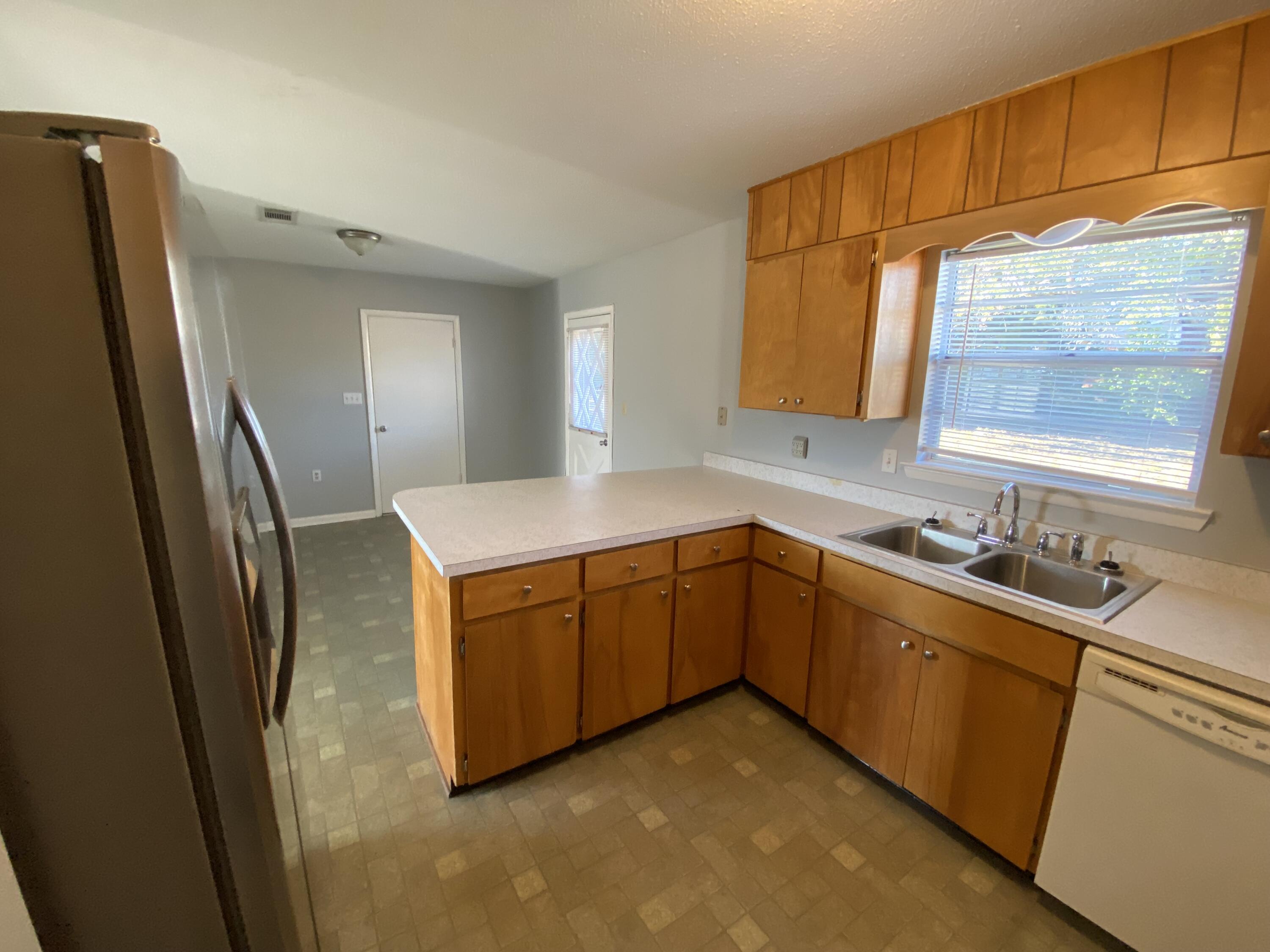 MARY ESTHER HEIGHTS - Residential Lease