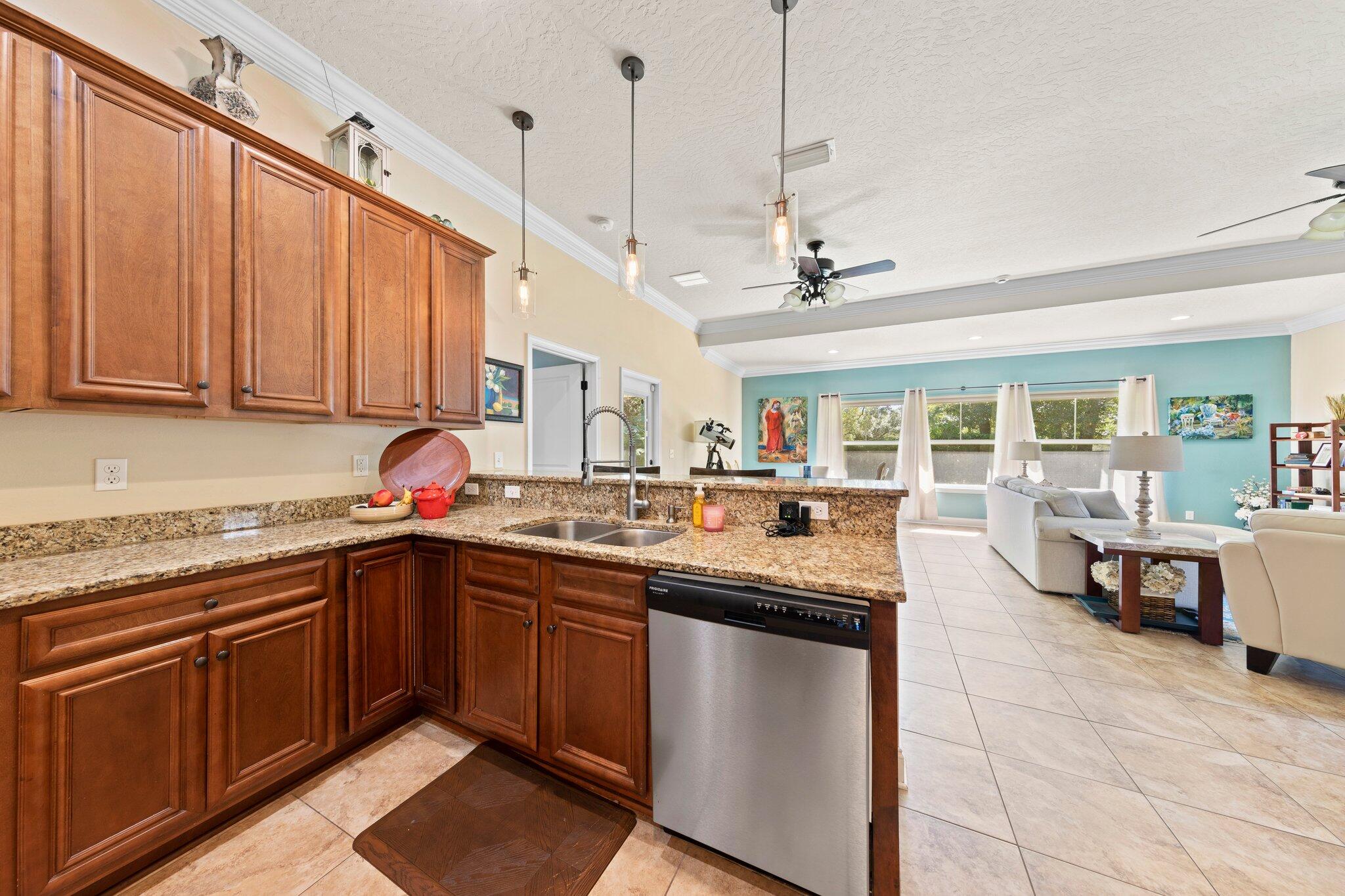 WOODLAND ACRES LOT 5 BLK D - Residential
