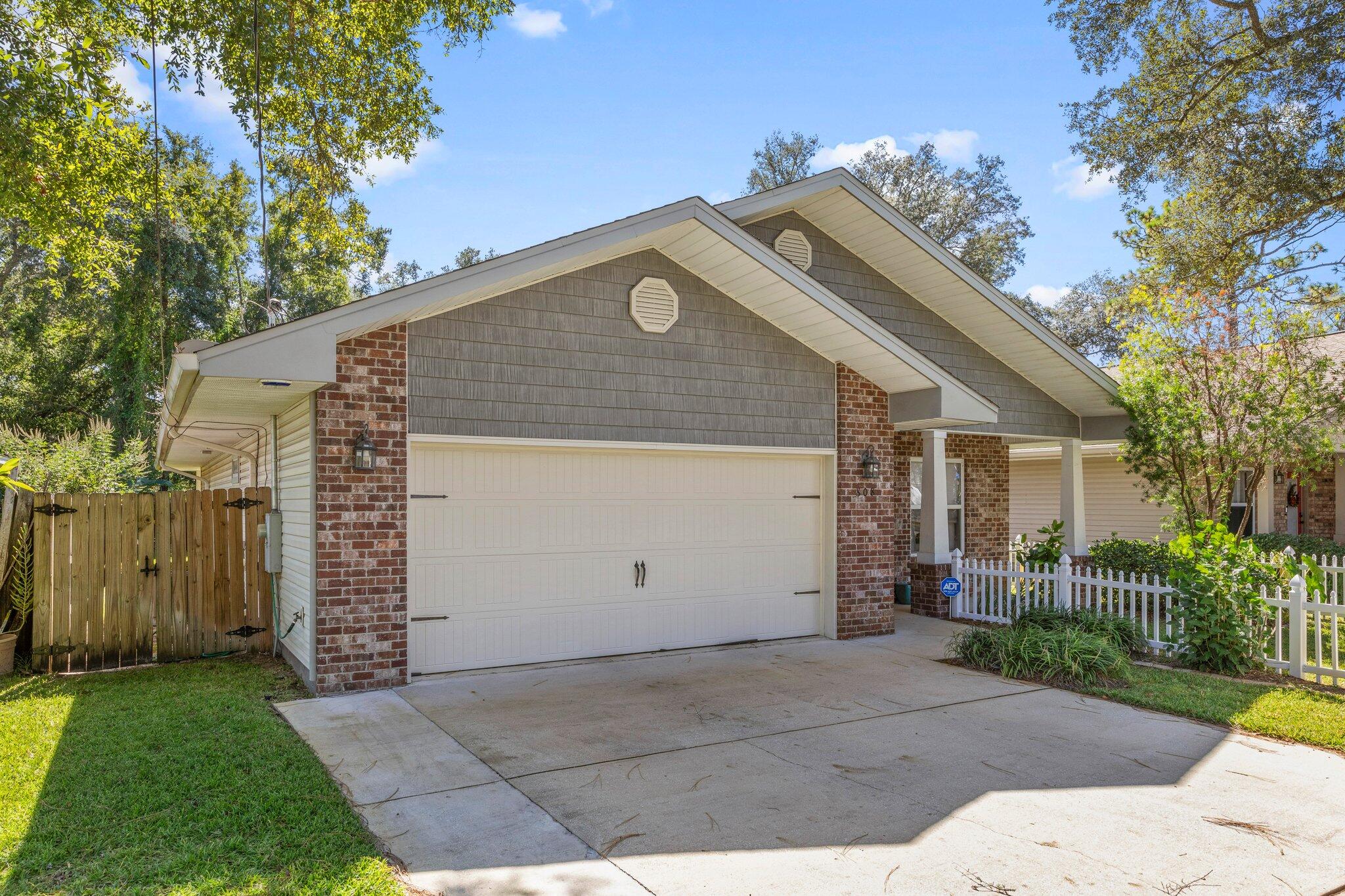 WOODLAND ACRES LOT 5 BLK D - Residential