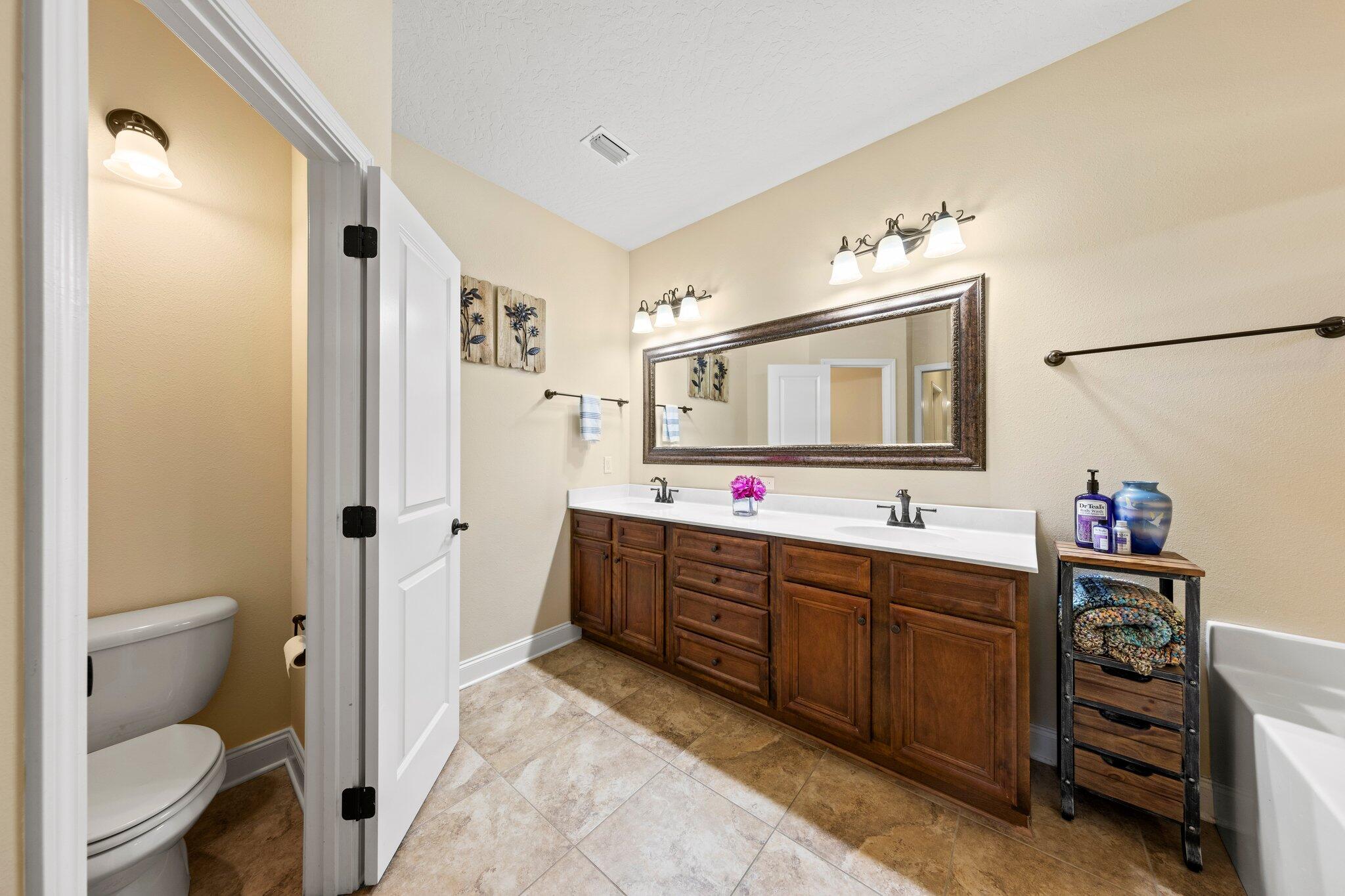 WOODLAND ACRES LOT 5 BLK D - Residential