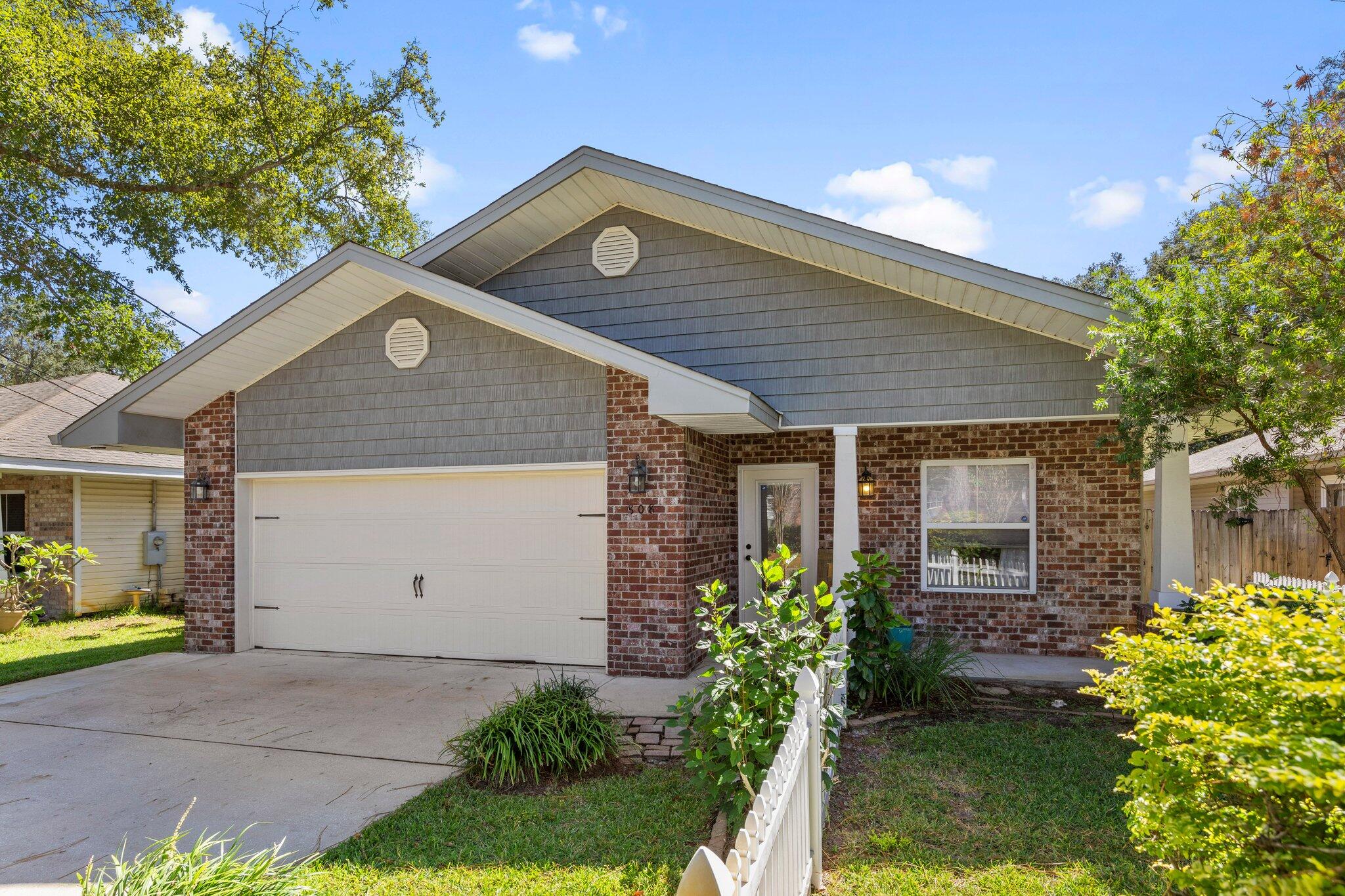 WOODLAND ACRES LOT 5 BLK D - Residential
