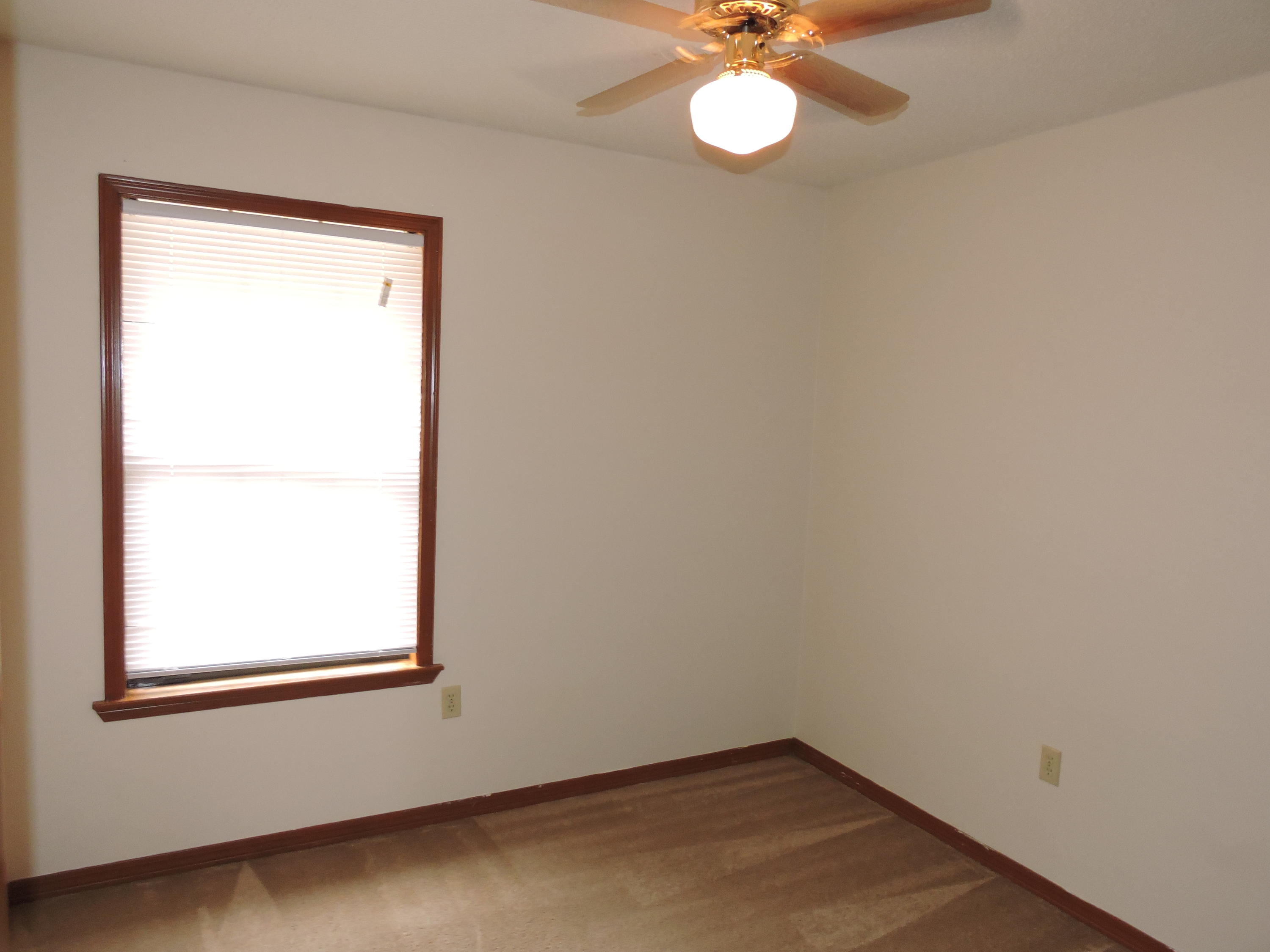 SHOAL TERRACE ESTATES - Residential Lease