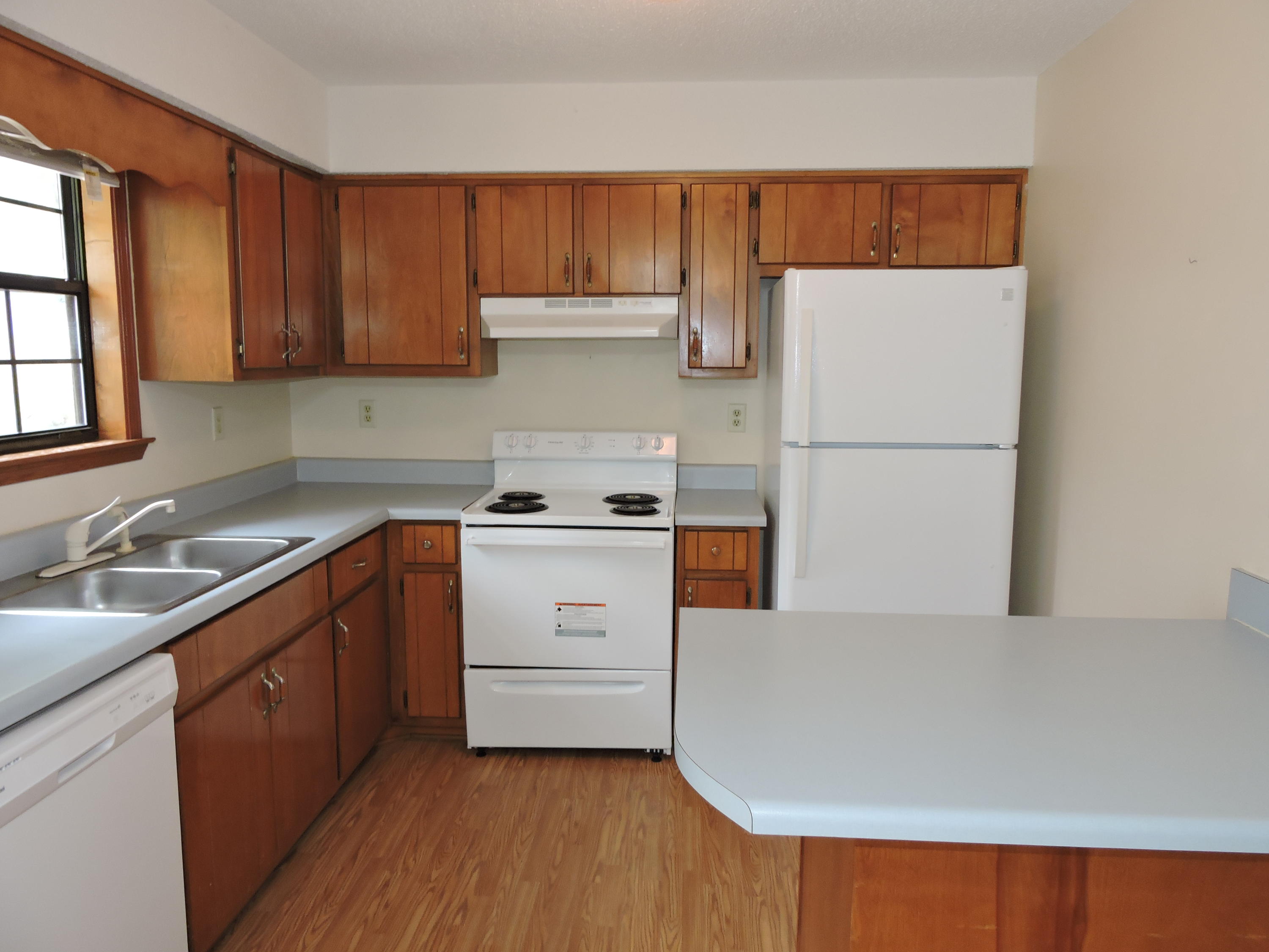SHOAL TERRACE ESTATES - Residential Lease