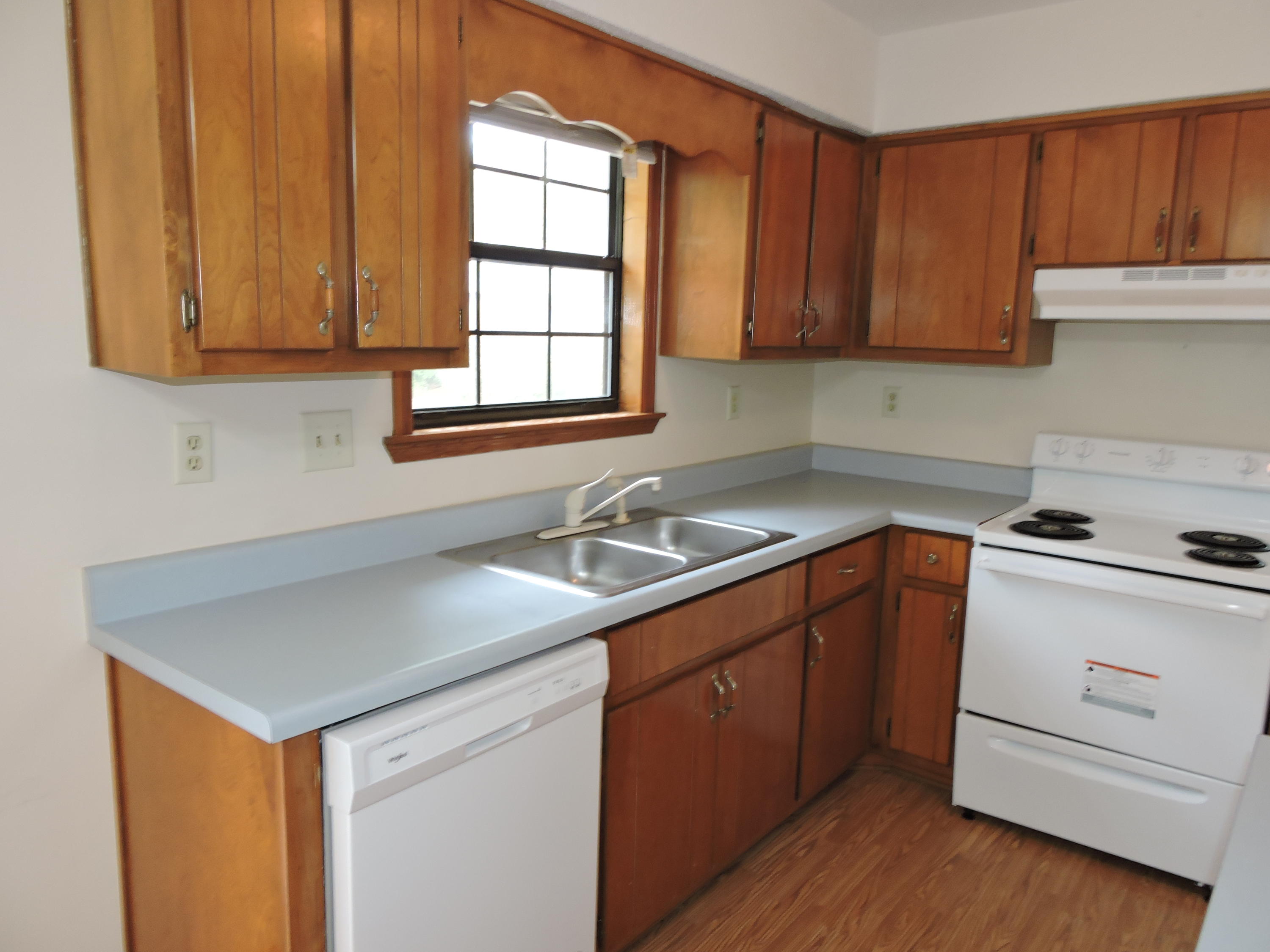 SHOAL TERRACE ESTATES - Residential Lease