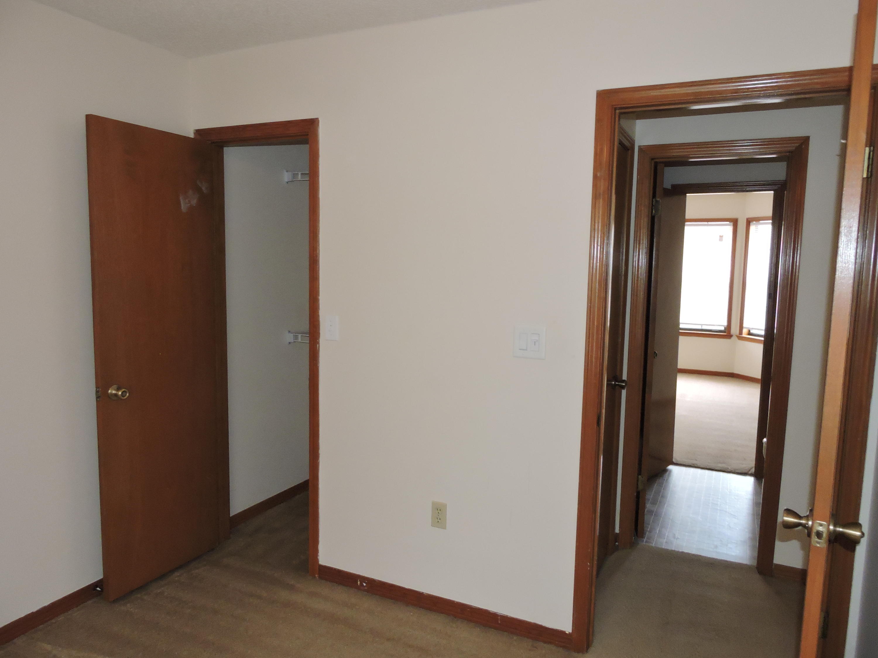 SHOAL TERRACE ESTATES - Residential Lease