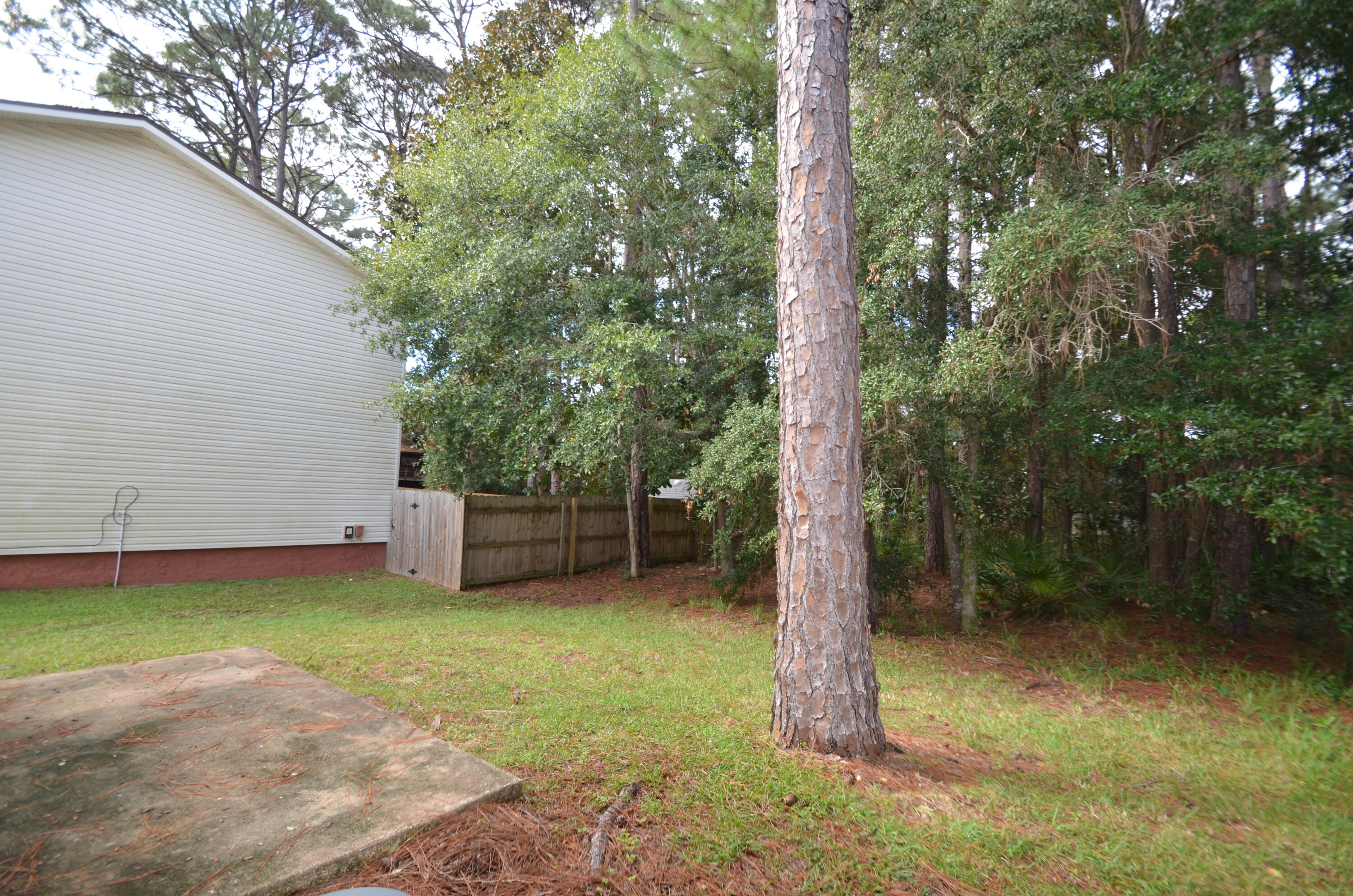 PINE SHADOWS T/H Unit 9 - Residential Lease