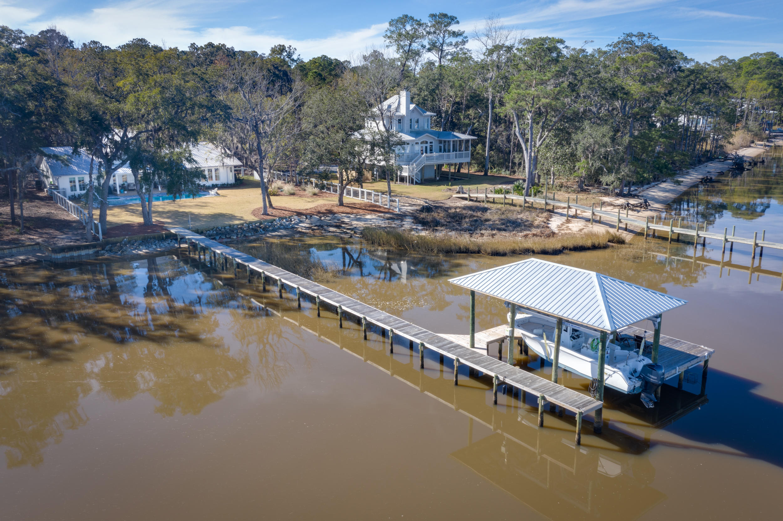 MAGNOLIA BEACH - Residential