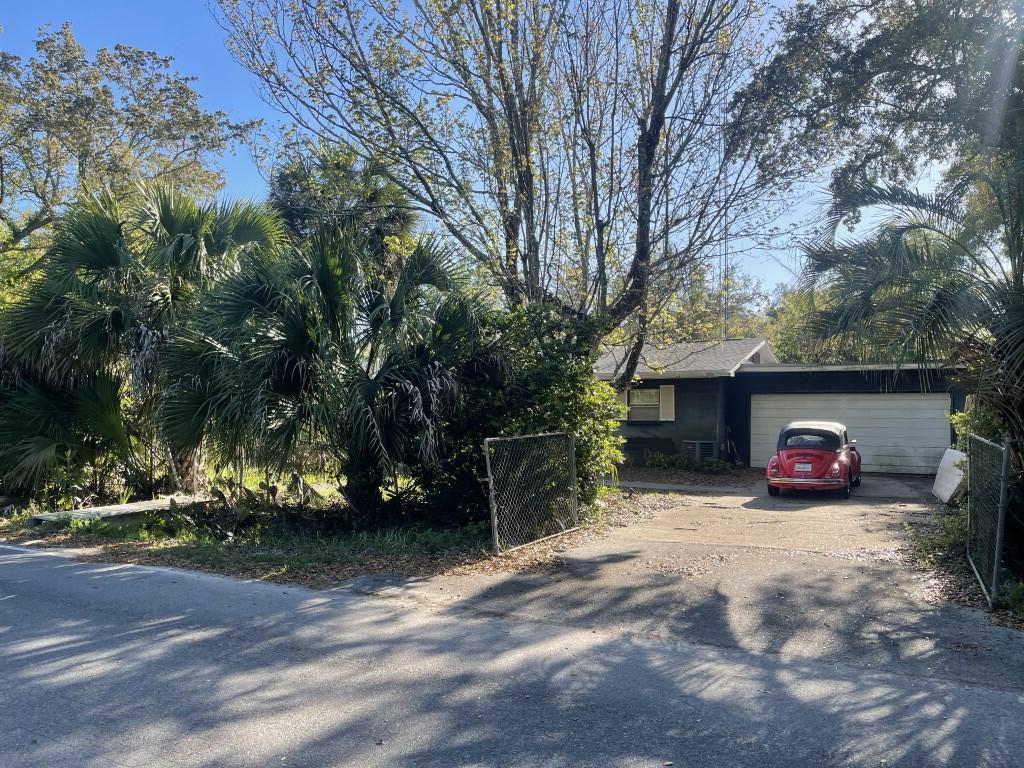 GREAT LOCATION ON THE WATER! BRING ALL OFFERS! 4br with an open floor plan situated on a quiet street with access to the bay from the canal in the backyard. Mature trees, NEW ROOF with transferable 25 year warranty. Centrally located near shopping, hospital, fire department, Topsail Hill State park, and beaches.