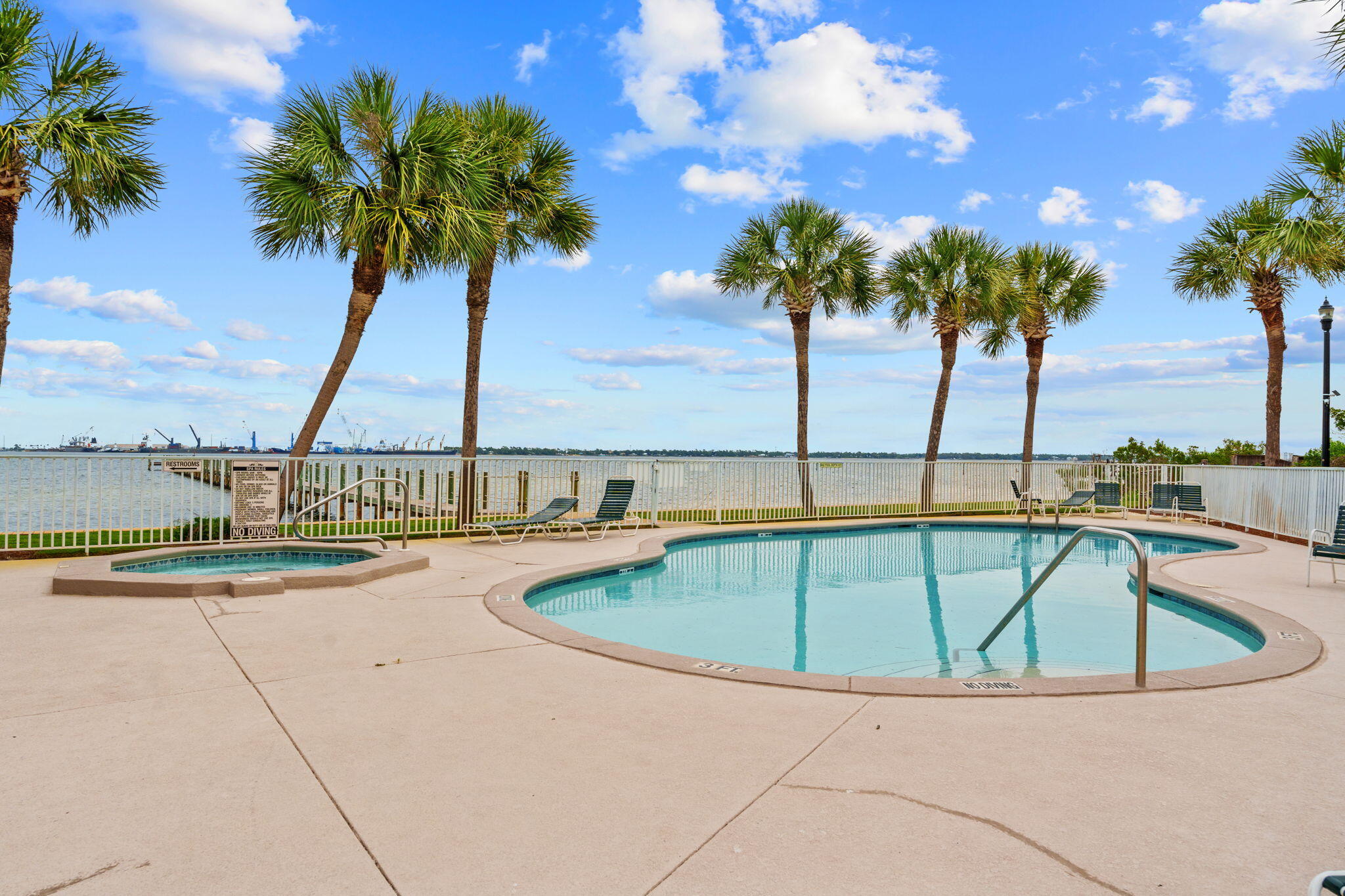 PELICAN BAY - Residential