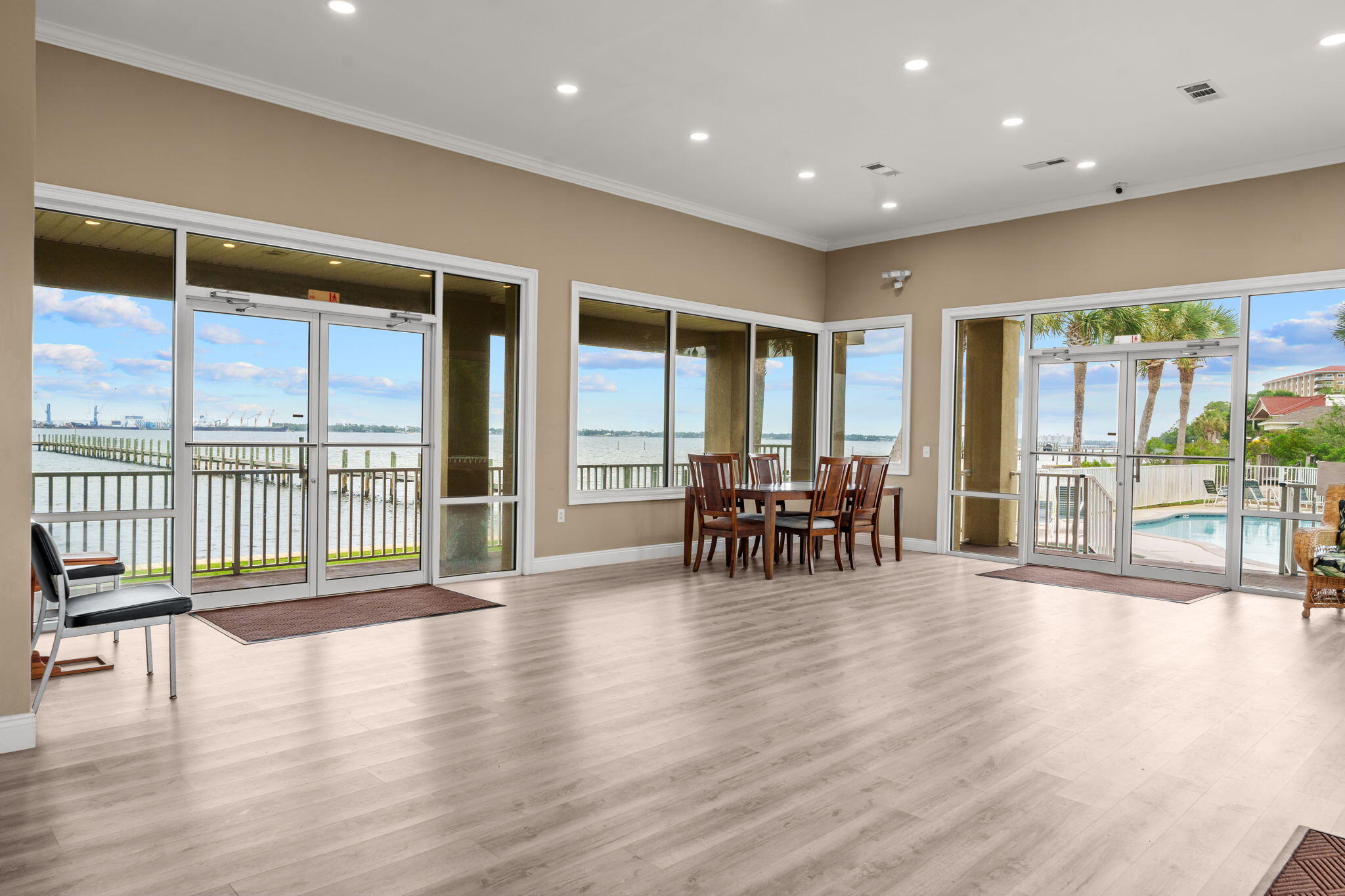 PELICAN BAY - Residential