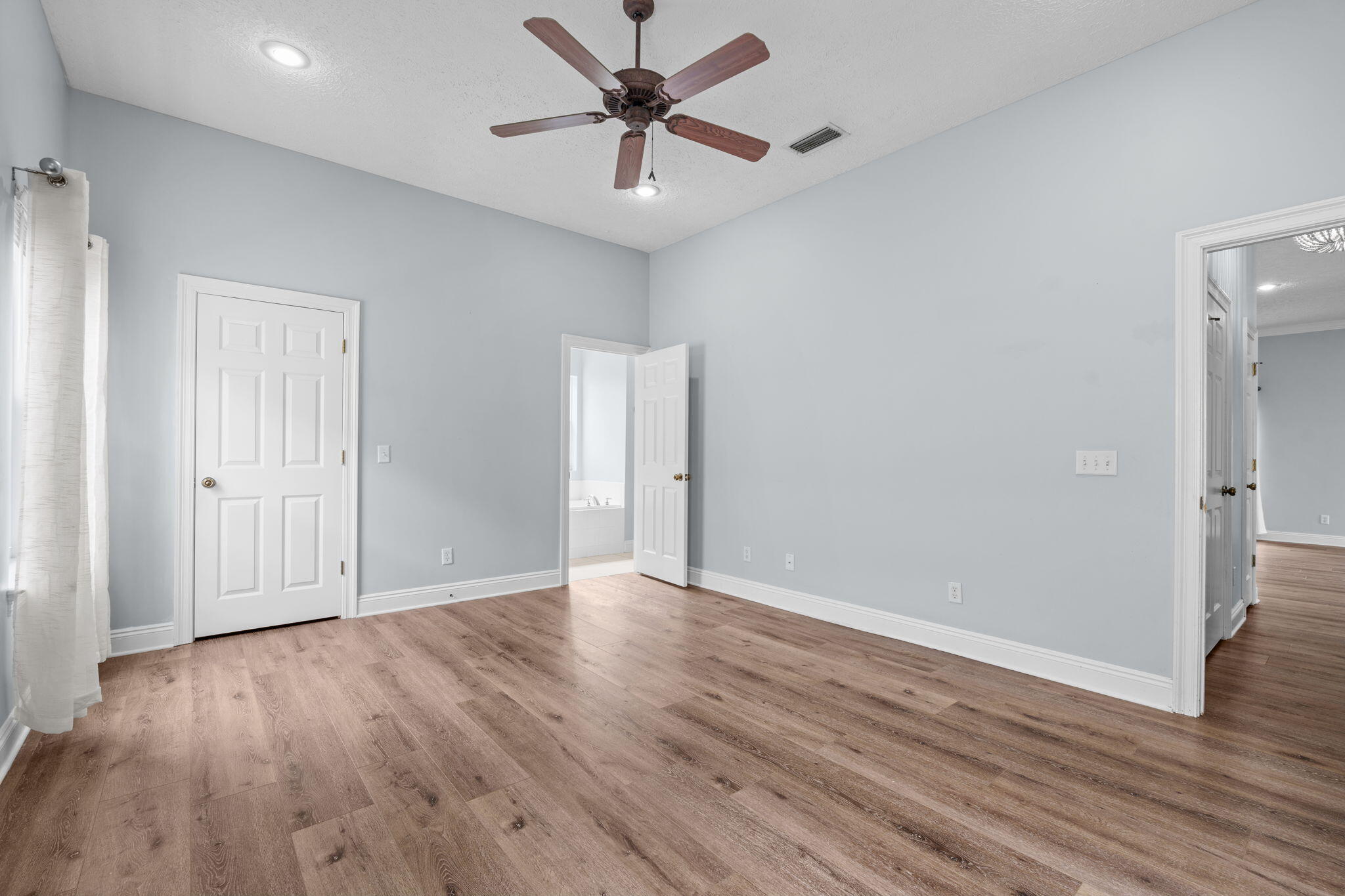 PELICAN BAY - Residential