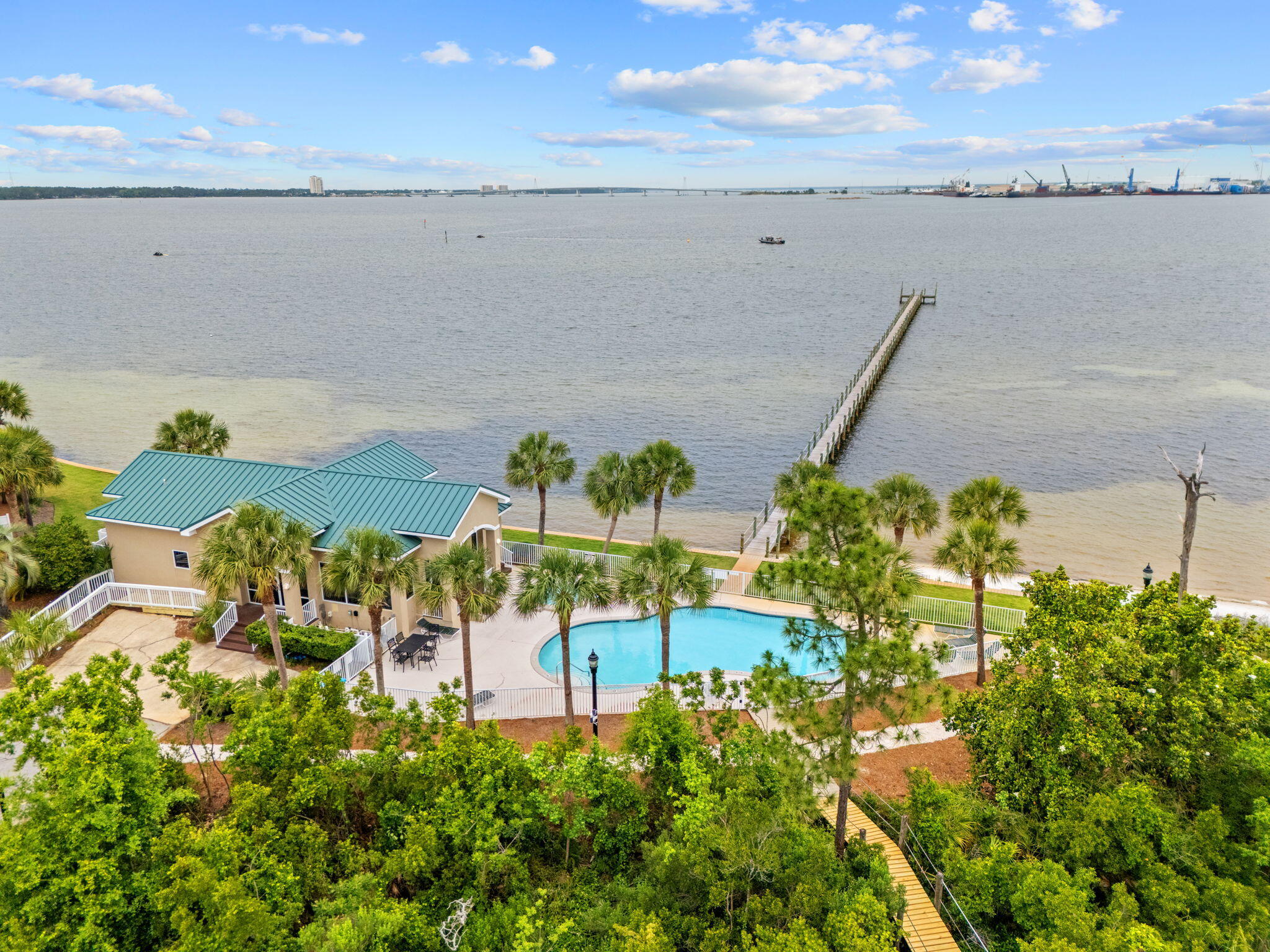 PELICAN BAY - Residential