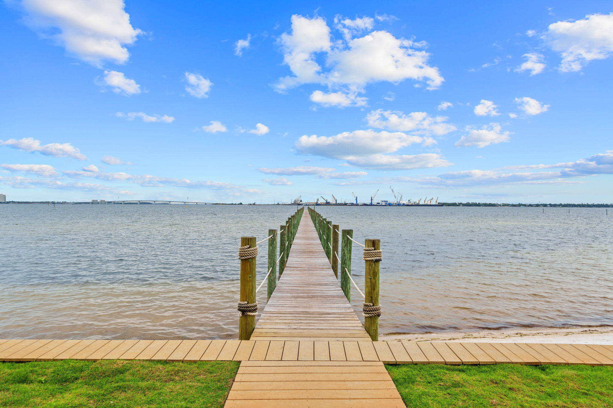 PELICAN BAY - Residential