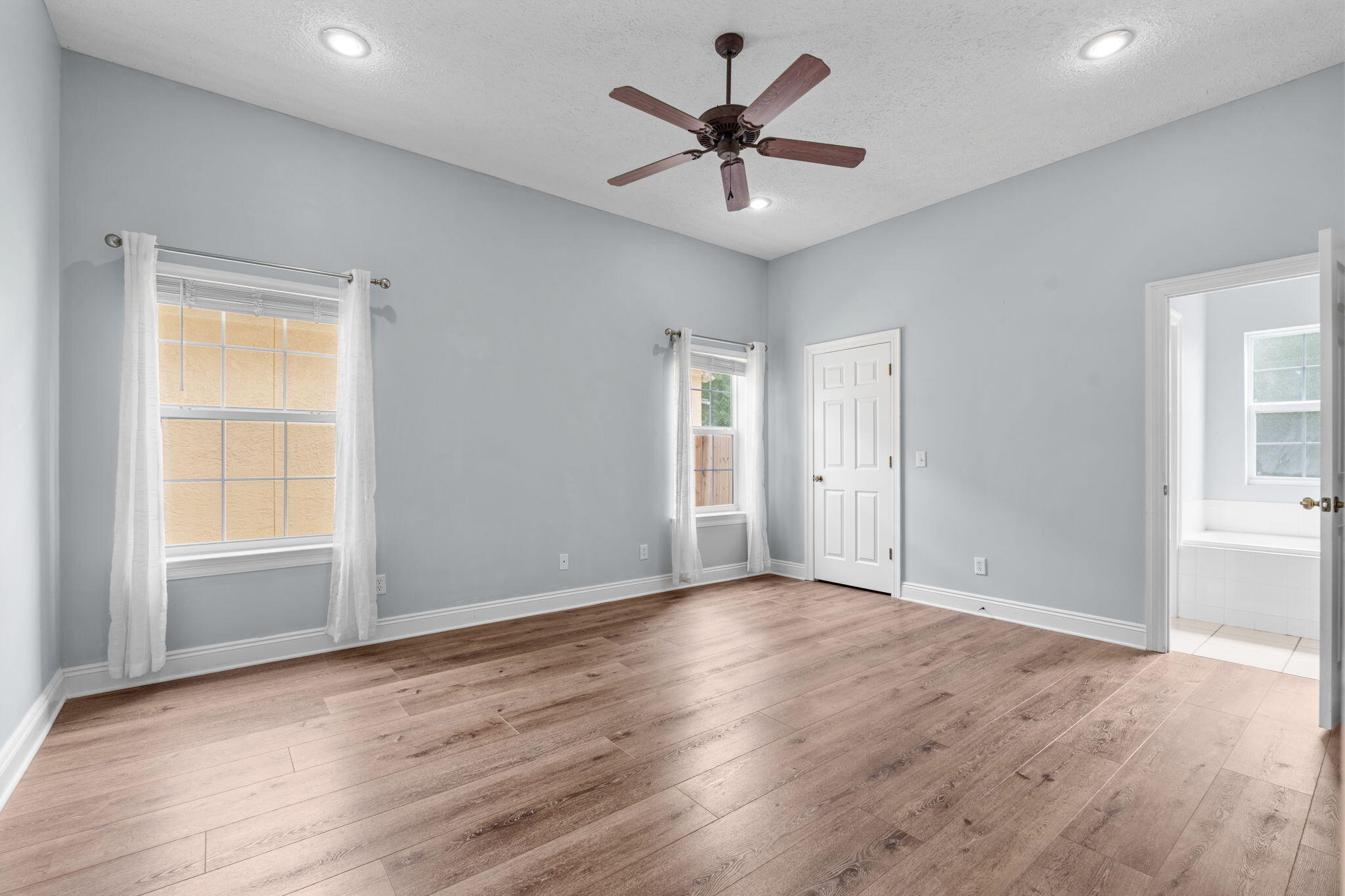 PELICAN BAY - Residential