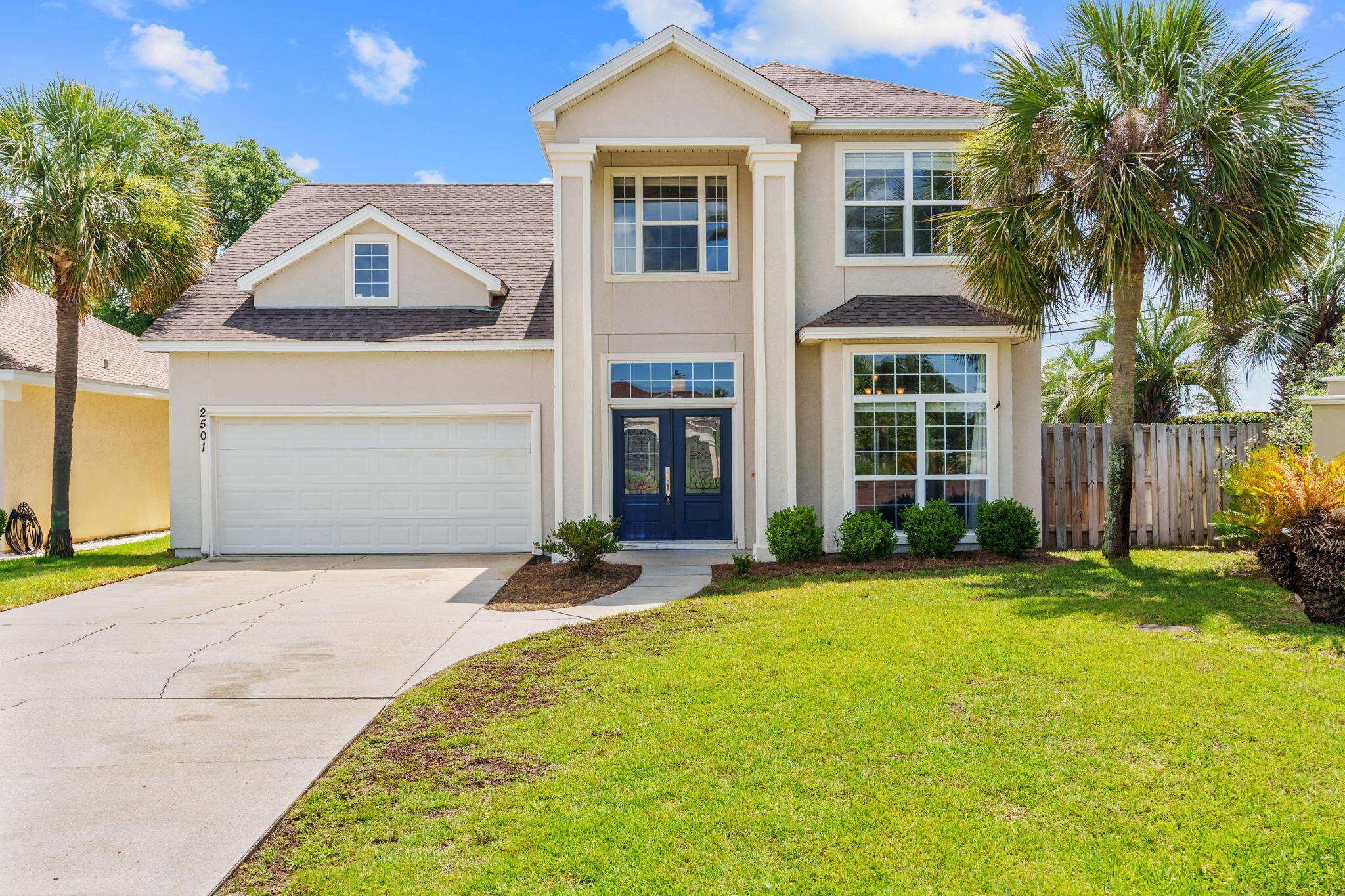 PELICAN BAY - Residential