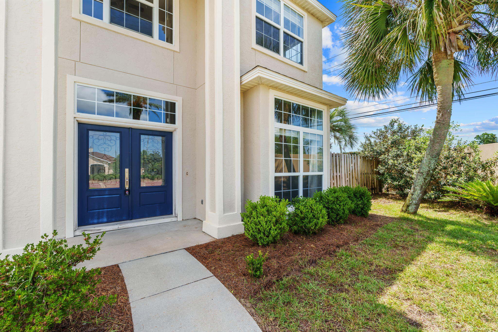 PELICAN BAY - Residential