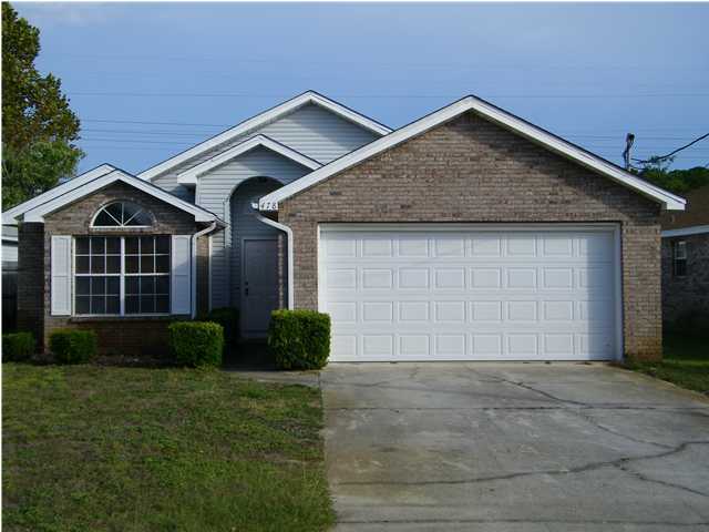 RENOVATED HOME IN OCT 2010 WITH GREAT, OPEN FLOORPLAN; SPACIOUS & COZY LIVINGROOM WITH FIREPLACE AND CATHEDRAL CEILINGS. NEW BRONZE IRON CEILING FANS, HARDWARE THROUGHOUT; NEW BATHROOM VANITIES/FIXTURES/MIRROS; HOME IS LOCATED AT BACK OF SUBDIVISION SO NICE AND QUIET AREA. SORRY NO PETS ALLOWED. Available now!