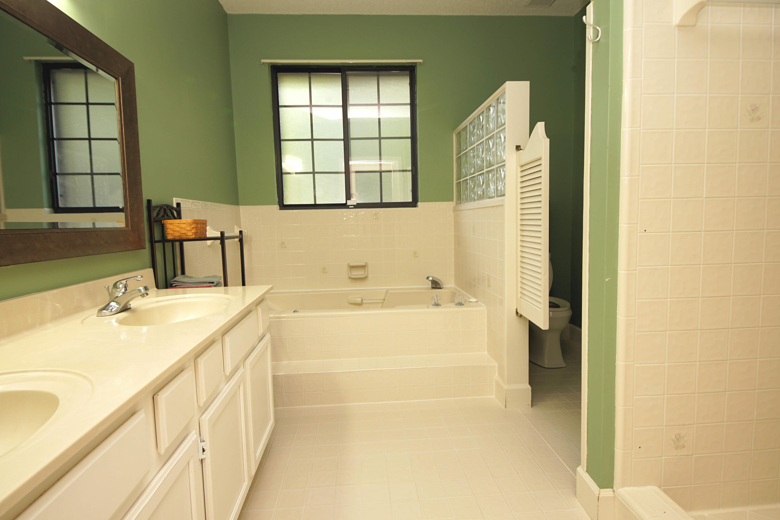 LAKE WAY VILLAS 2 - Residential Lease