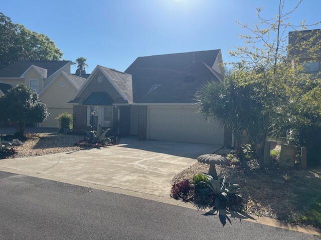 One of the best little communities in Bluewater Bay. Fresh paint throughout, new carpet in the bedrooms. This home is ready for its new owners. Split bedroom plan with an additional space for an office, craft room, playroom or whatever you would like. Master has plenty of room, bath has separate shower and soaking tub. Enjoy the quite views of the pond from your sunroom.
