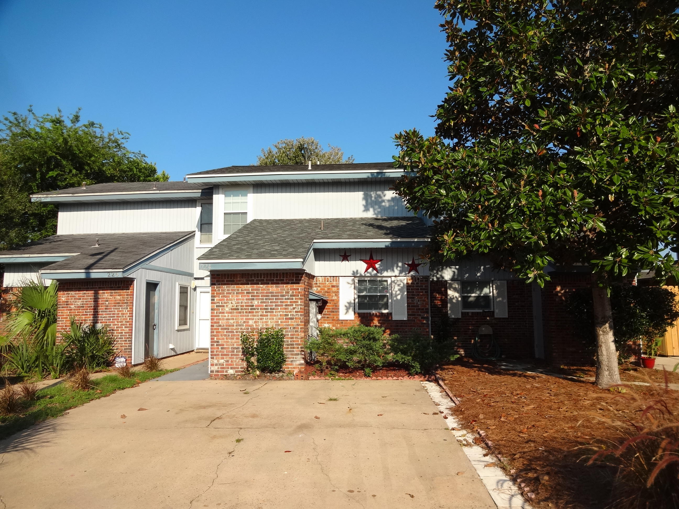 ''Hurricane Michael Rental''. Renovated 2 bed/1.5 bath in Central Destin. Granite counters, white cabinets, stainless appliances. Refrigerator with freezer on the bottom, quiet dishwasher, smooth top stove with oven/matching microwave, stainless sink/ brushed nickel faucet. BRAND NEW GE washer and dryer, New AC in 2016, Energy efficient windows tilt-in for cleaning with cordless blinds. Fireplace. All Ceilings have knock-down texture. Freshly painted; 5'' baseboards, new 6 panel interior doors, brushed nickel hardware and knobs. New lighting and ceiling fans in bedrooms. Dark wood look vinyl planking in living room and upstairs bedrooms and, white tile in upstairs shower with tub. French doors leads to Privacy fenced patio with pavers. Locked exterior storage room. Two parking spaces.
