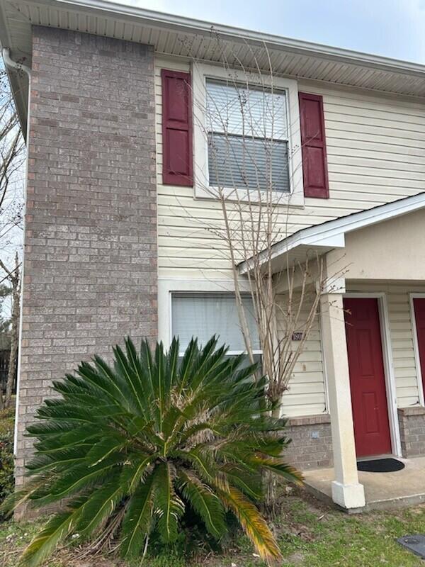 2 Bedroom, 2.5 Bath end Unit with easy access to all Military Bases, Mid-Bay Bridge & the Emerald Coast Beaches. Newer Carpet in Bedrooms, Garbage & Pest Service included, Lawn maintained by HOA, Applications online at rentcafe.com. Owner is willing to purchase Washer & Dryer upon move-in.