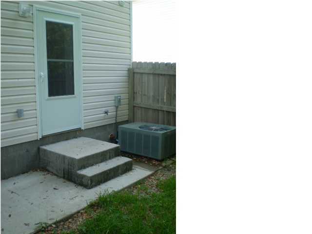 OAK PARK TOWNHOMES - Residential Lease