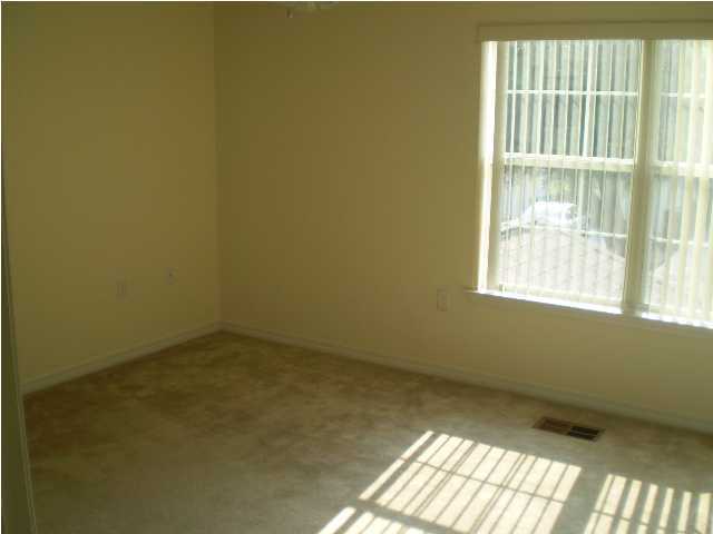 OAK PARK TOWNHOMES - Residential Lease